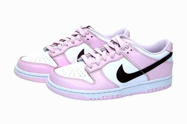 Nike Dunk Low GS Pink Foam Red White CW1590 - 601 دونك لو جي إس رغوة وردية أحمر أبيض CW1590 - 601