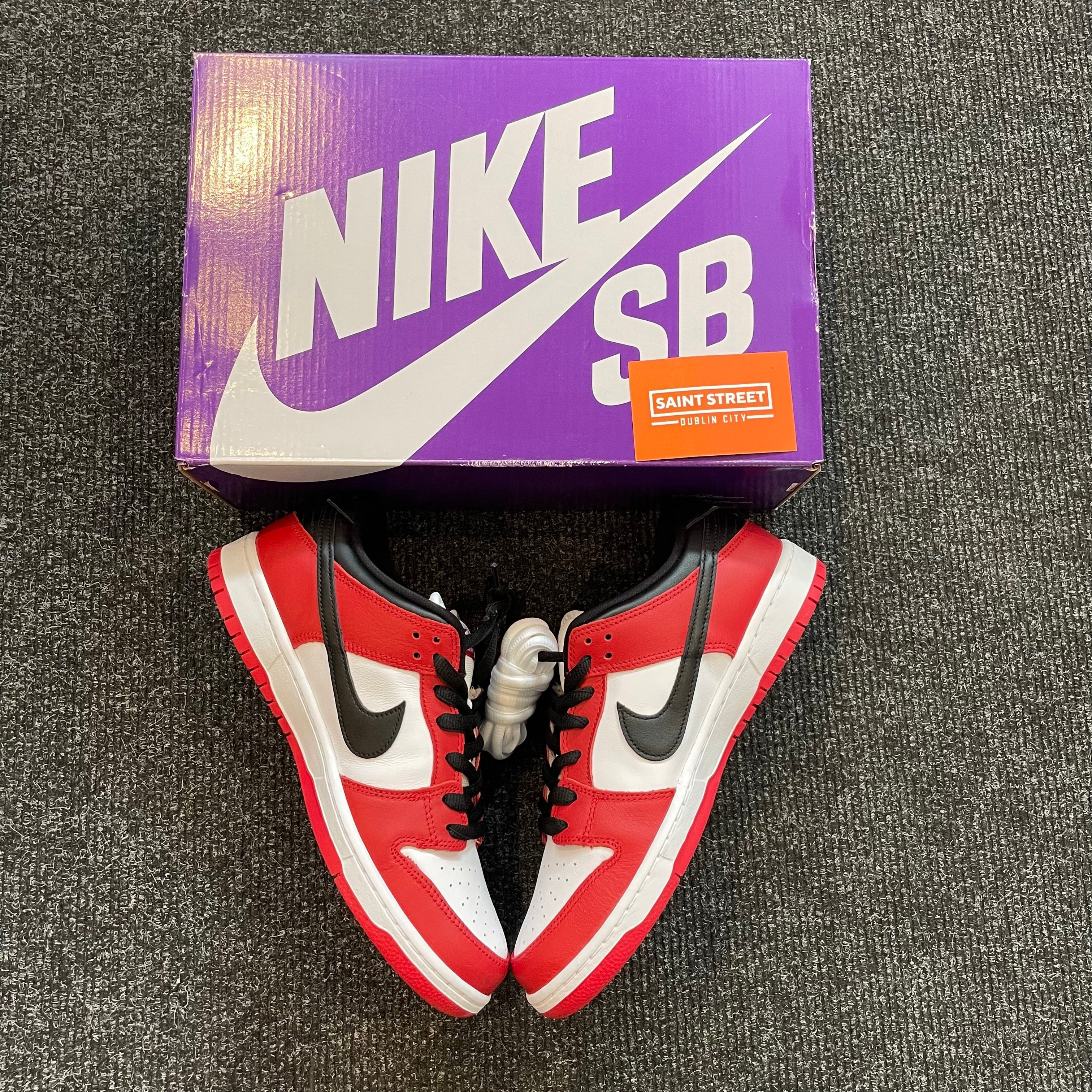 Nike SB Dunk Low Chicago