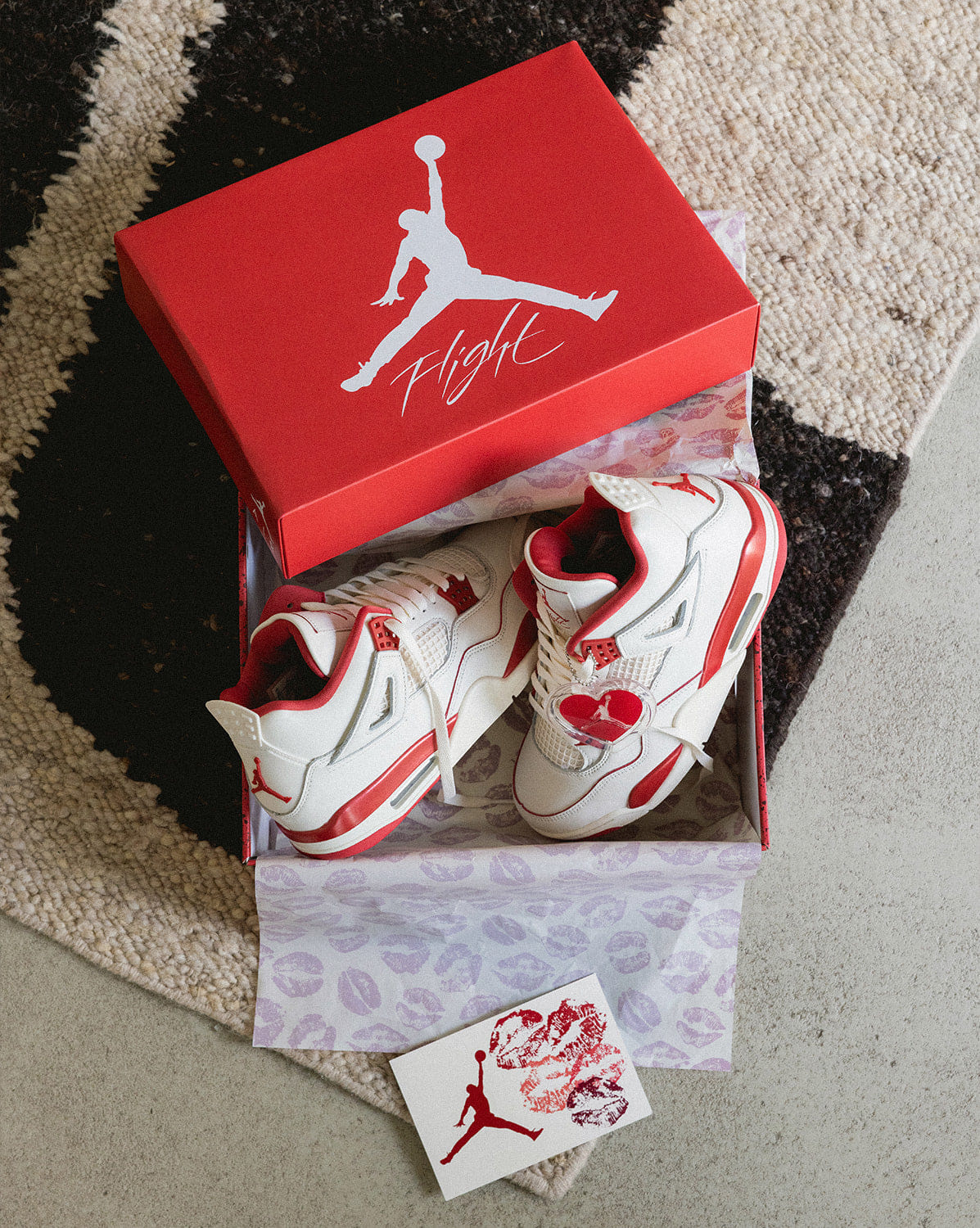 Air Jordan Nike Wmns Air Jordan 4 Retro *Valentine's Day*