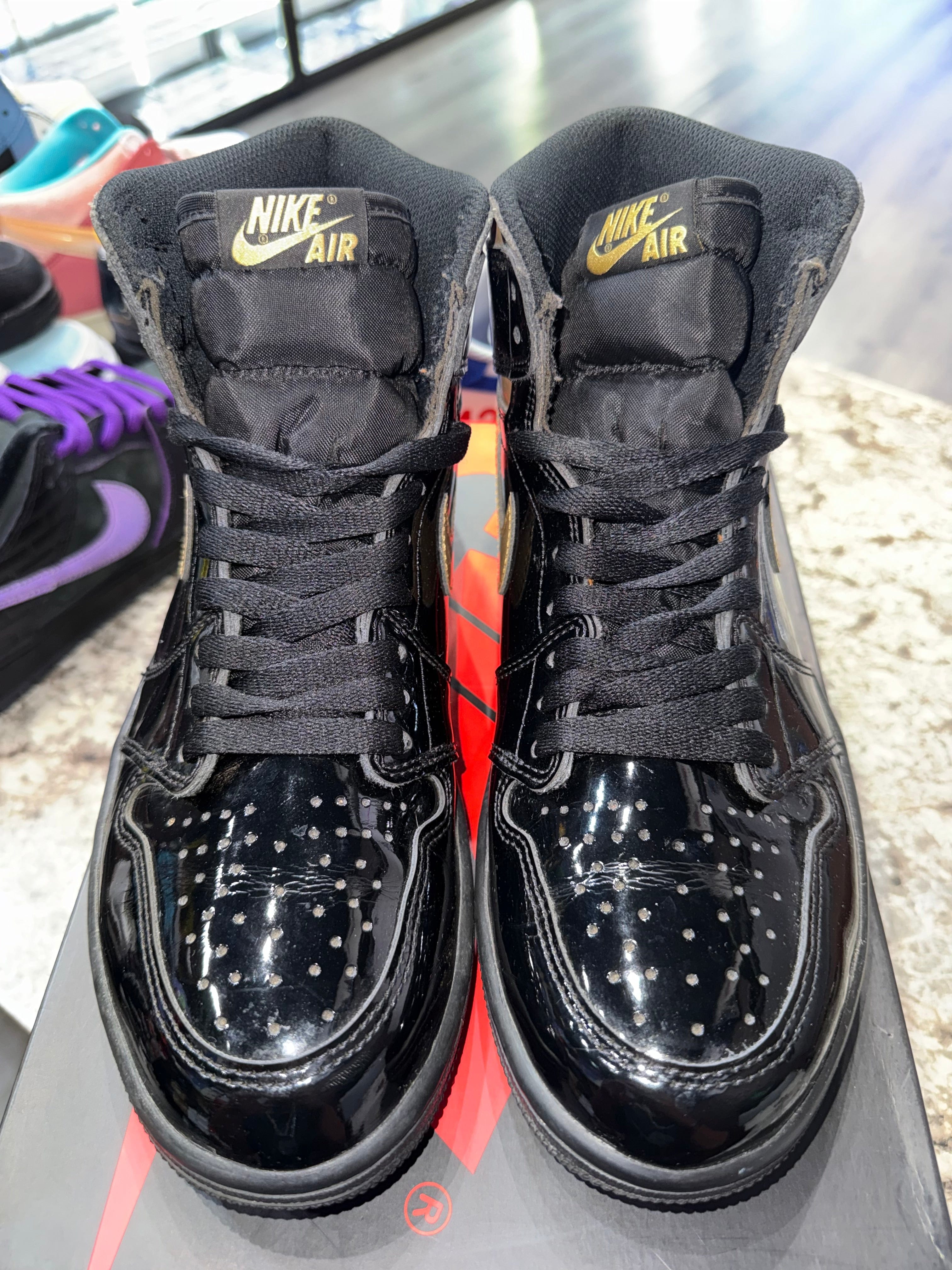 Air Jordan Jordan 1 Retro High Black Metallic Gold (2020)