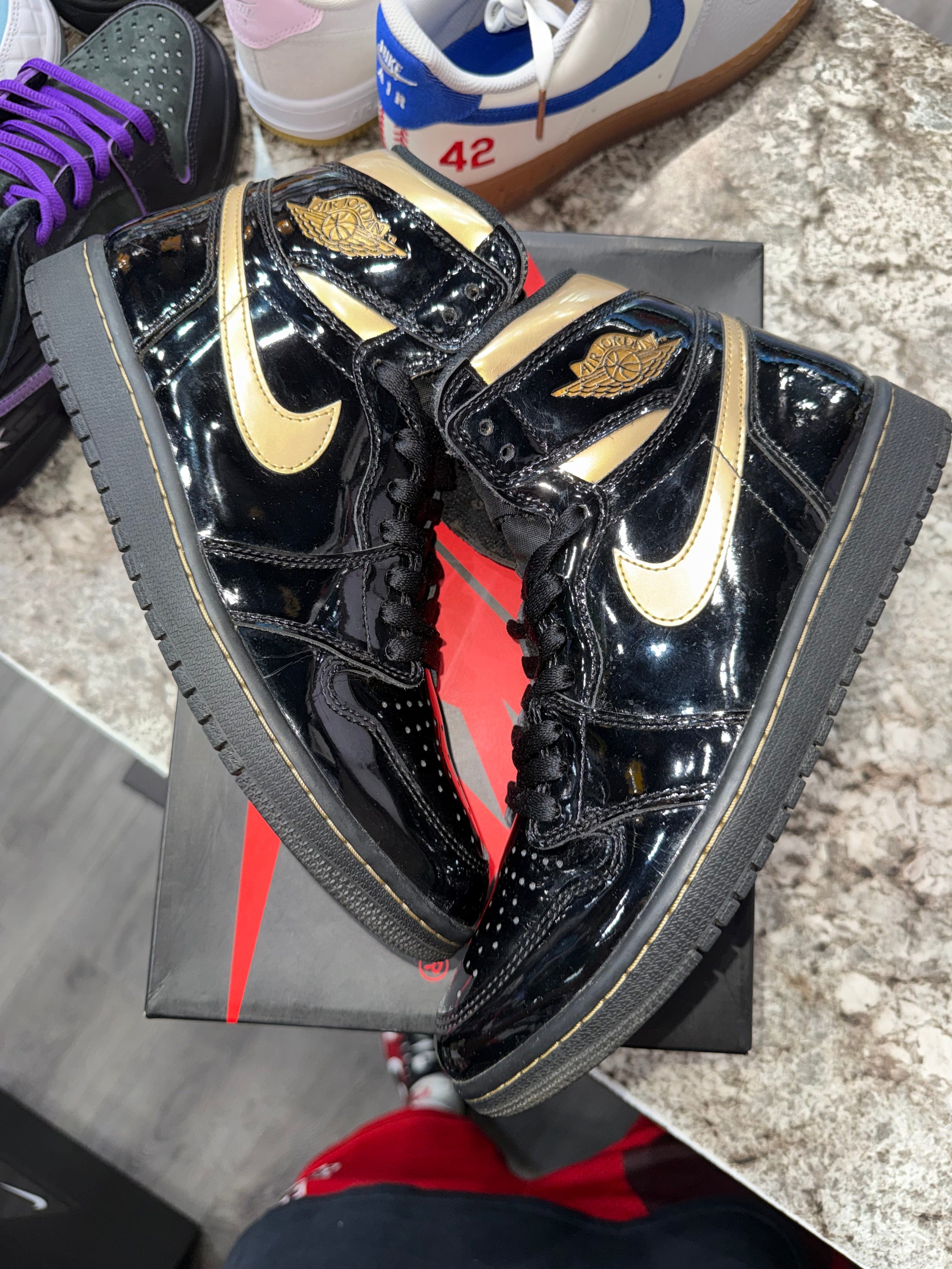 Air Jordan Jordan 1 Retro High Black Metallic Gold (2020)