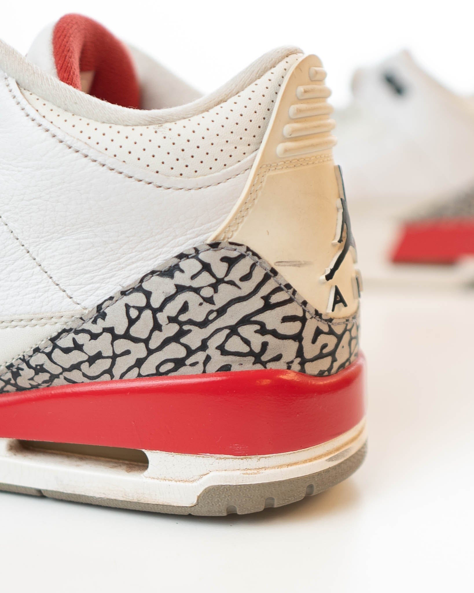 Air Jordan Nike Air Jordan 3 Retro Summit White/Fire Red - Black - Cement Grey (UK 9)