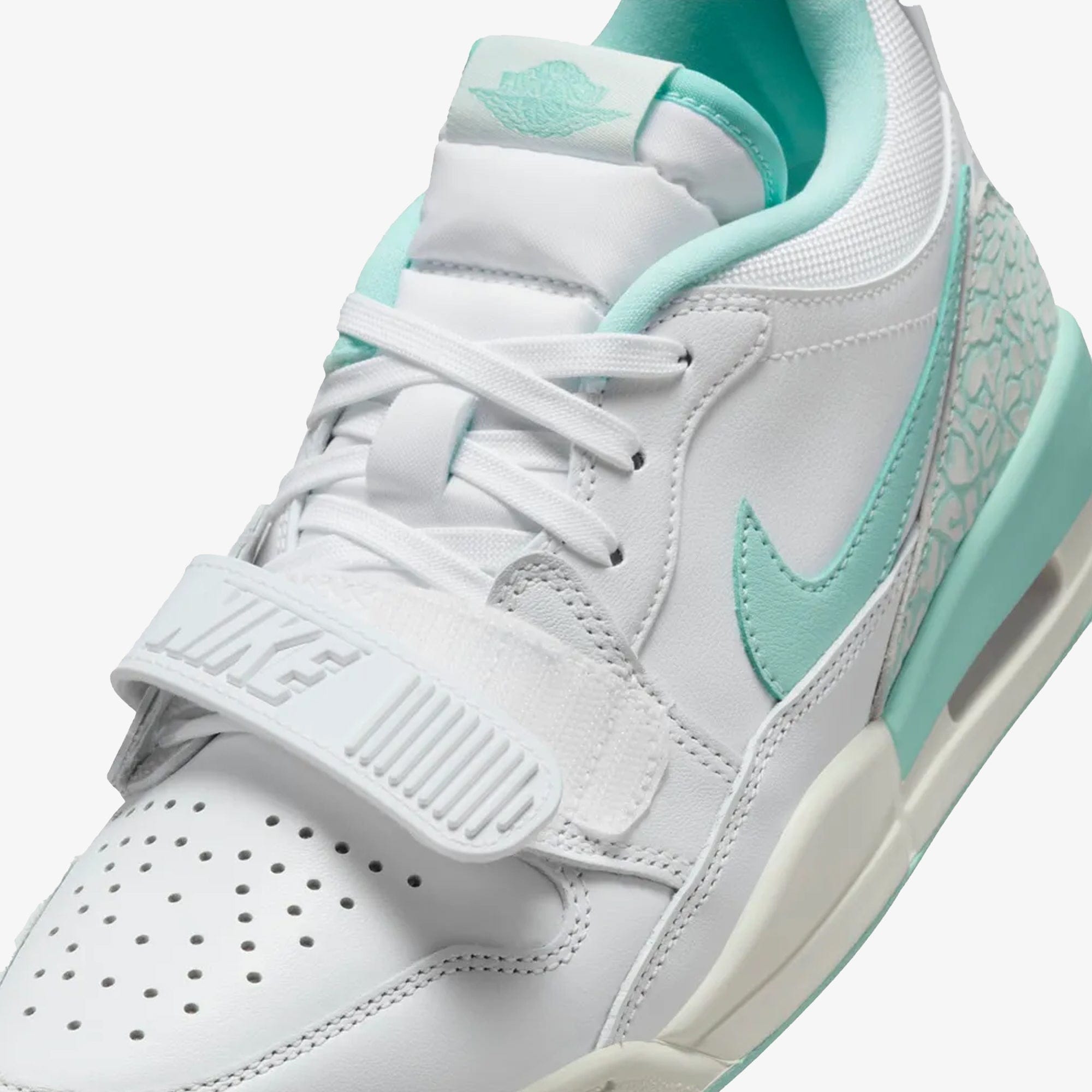 Air Jordan JORDAN | AIR JORDAN LEGACY 312 LOW { WHITE/LIGHT DEW - SAIL