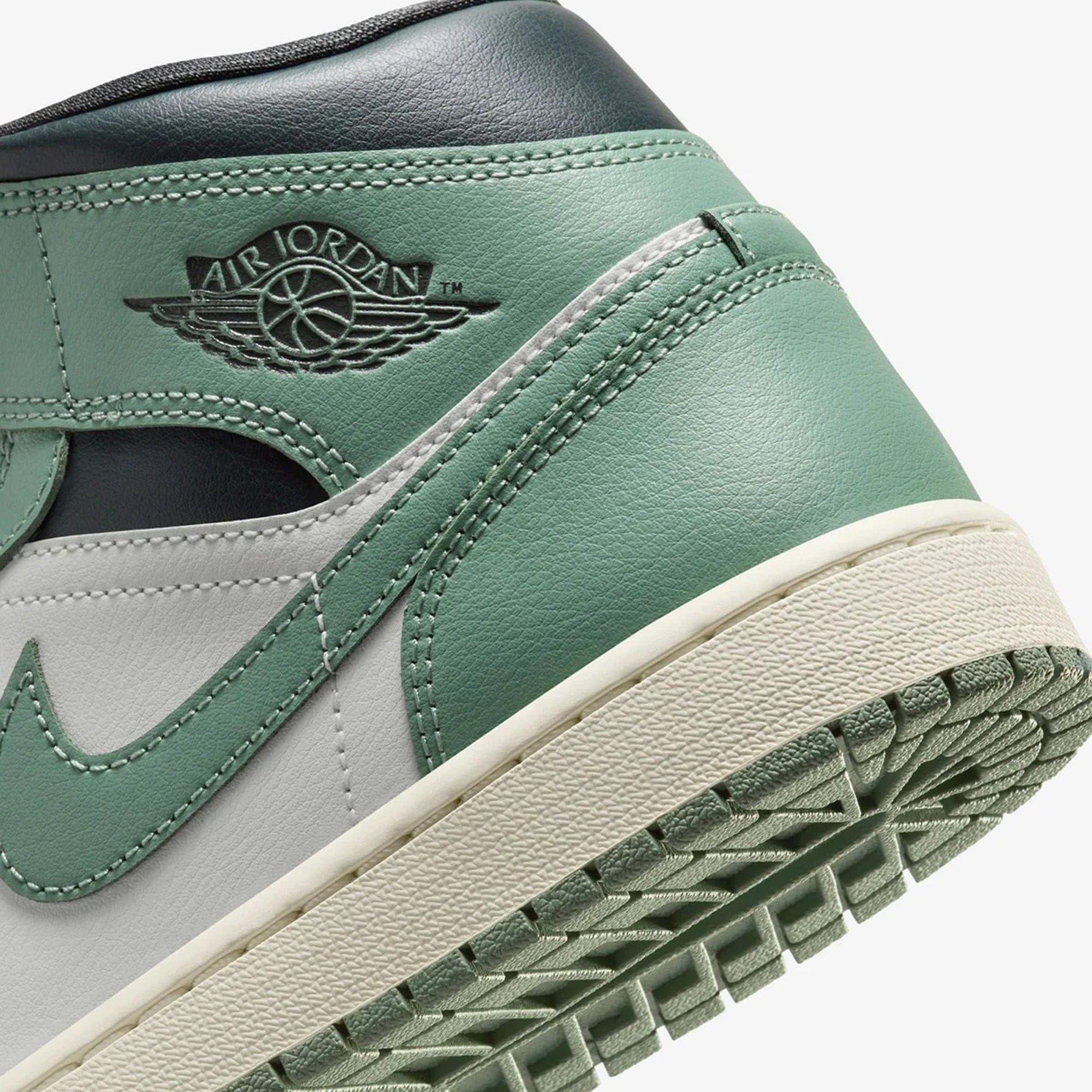 Air Jordan Jordan | AIR JORDAN 1 MID { SAIL/JADE SMOKE - ANTHRACITE