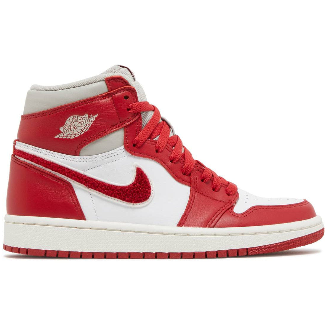 Air Jordan 1 Retro High OG Newstalgia Chenille (2022) (Wmns)
