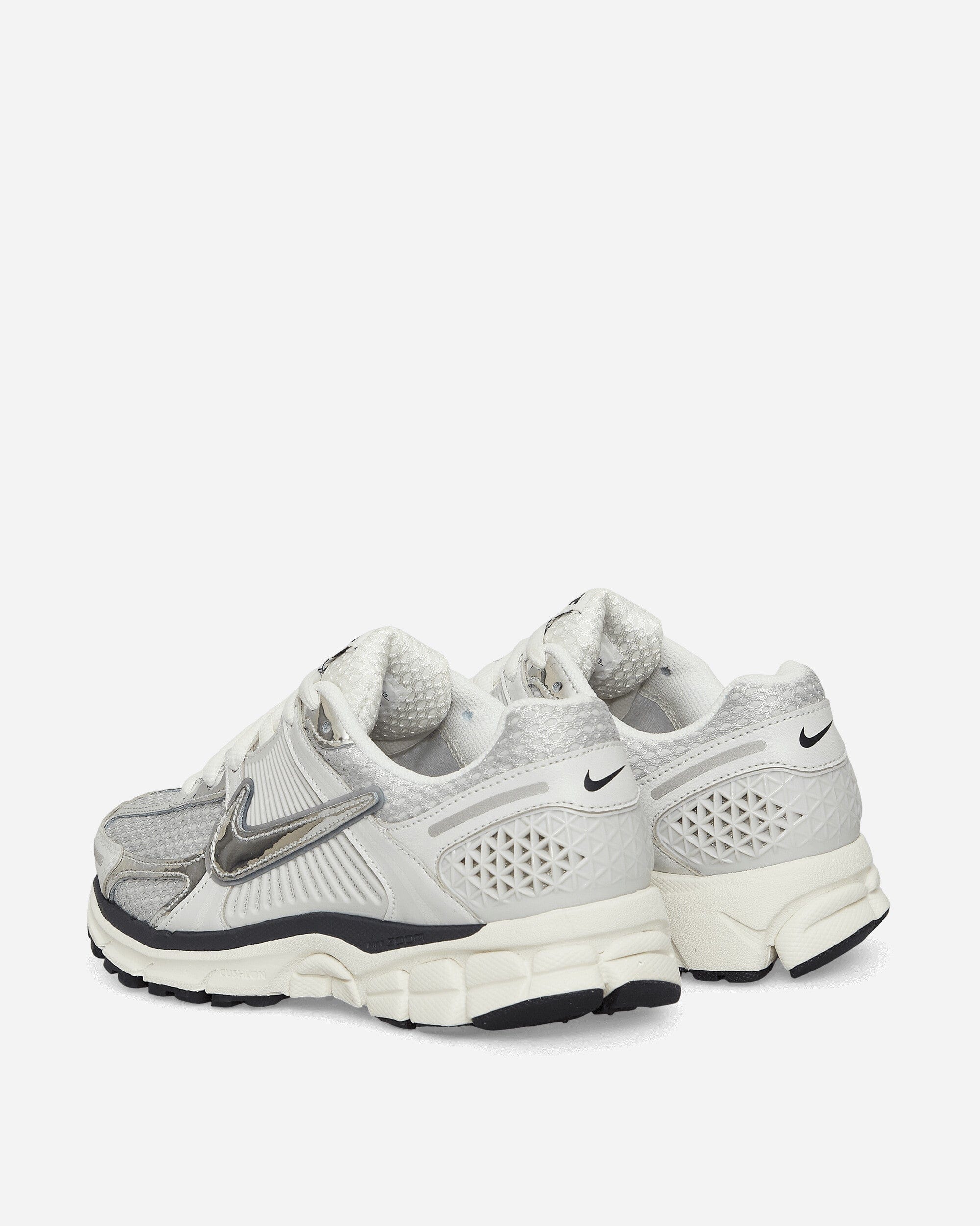 Nike Women's Zoom Vomero 5 Sneakers Photon Dust / Metallic Silver