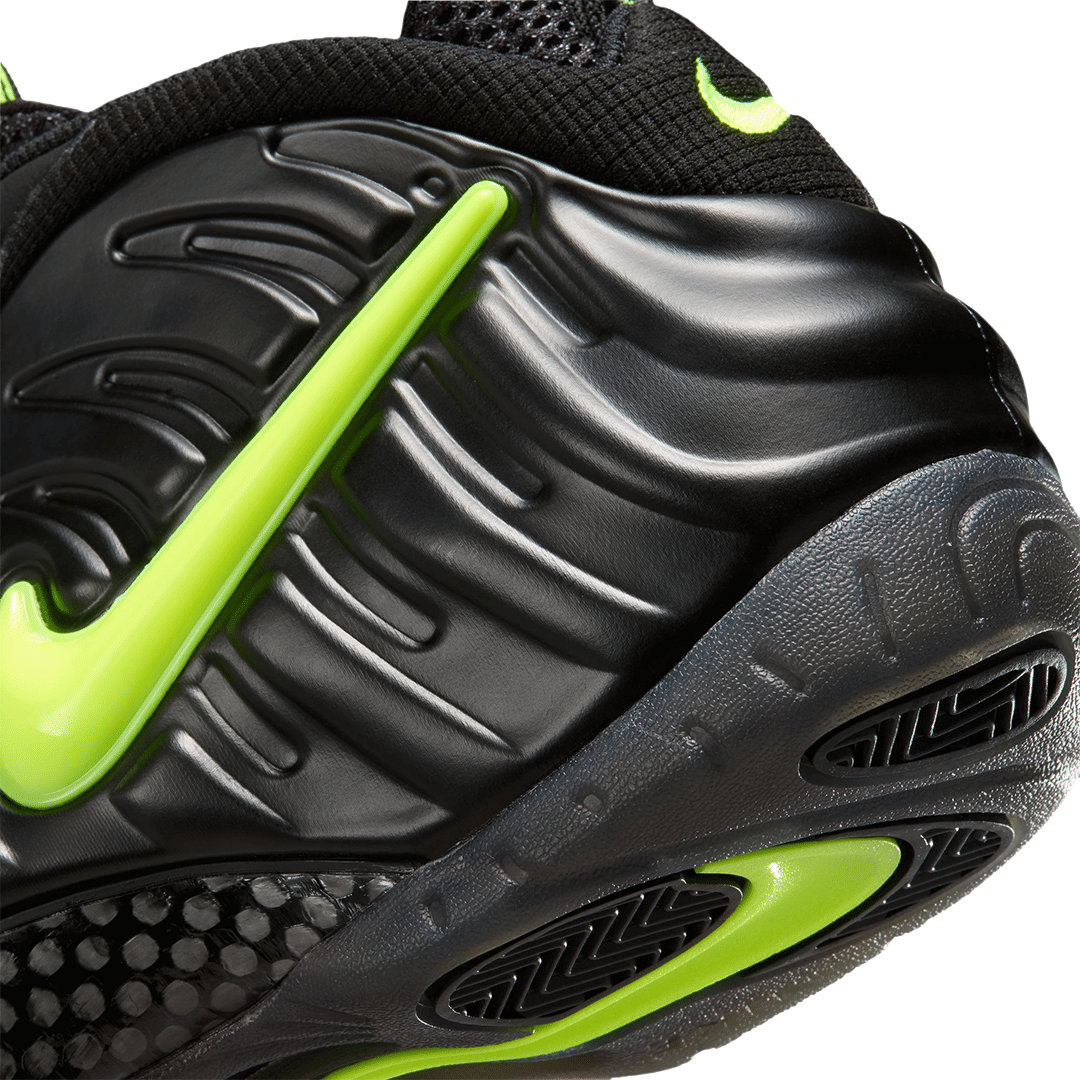 Nike AIR FOAMPOSITE PRO BLACK/VOLTAGE YELLOW