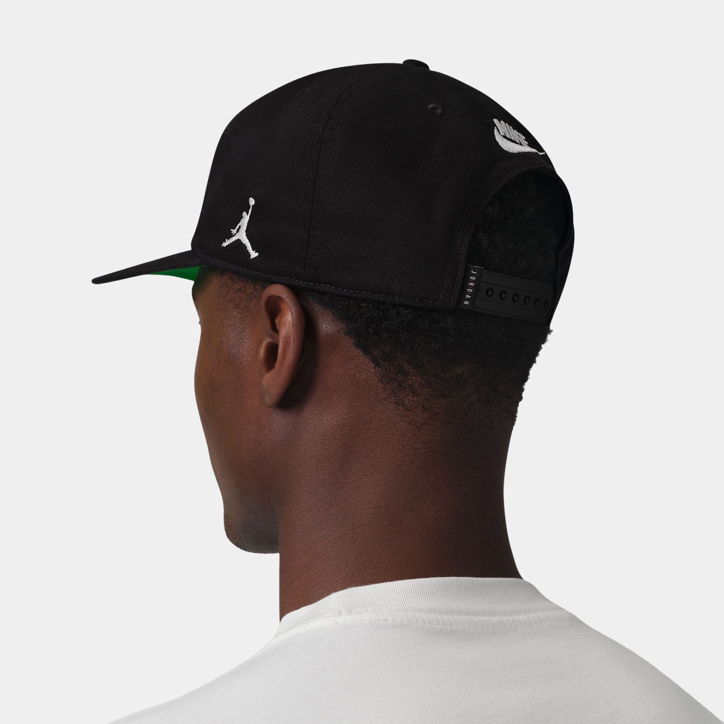 Air Jordan Flight Pro Unstructured Flat Bill Mens Hat (Black/Kelly Green/White)