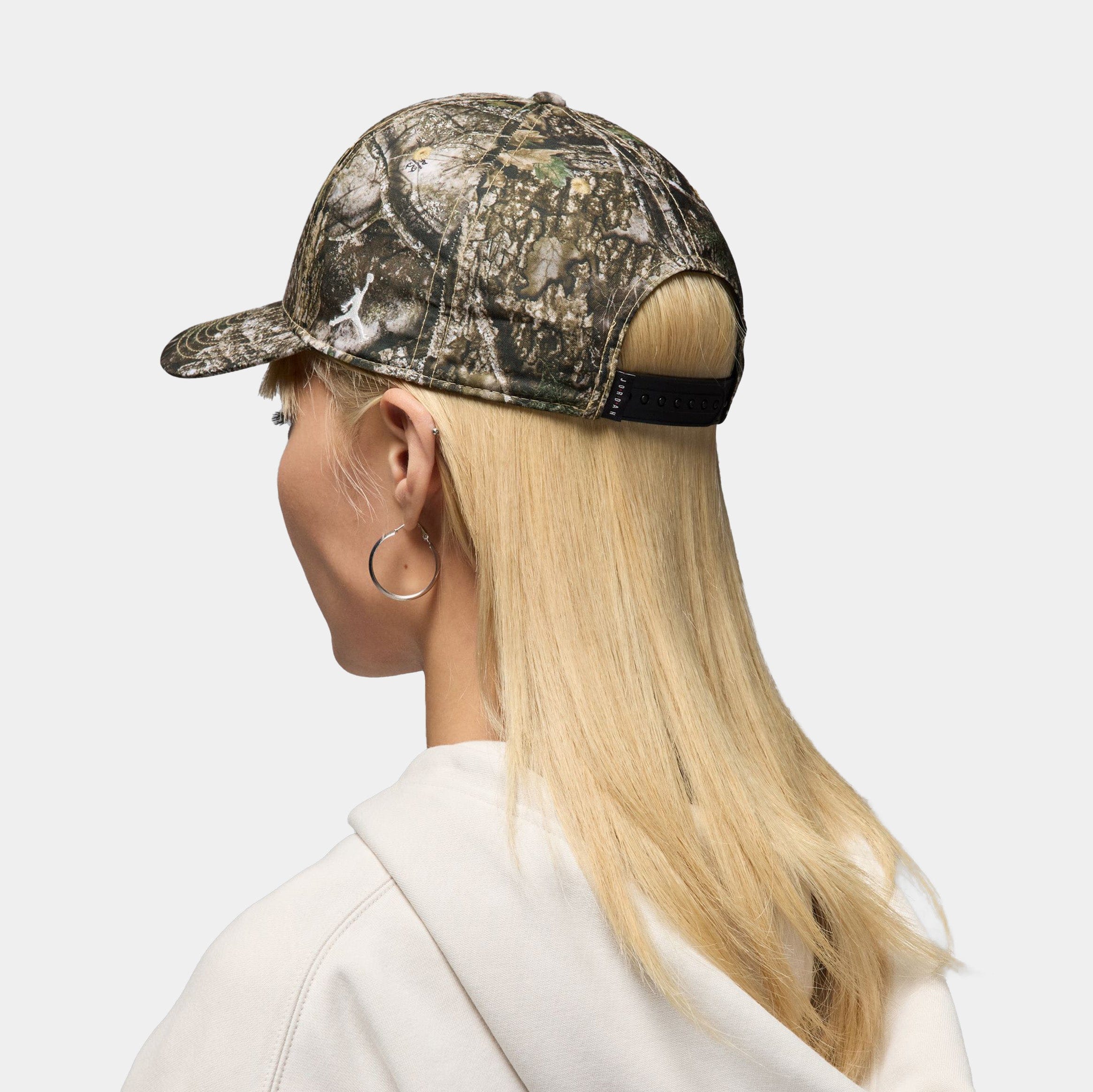 Air Jordan Brooklyn RealTree Rise Adjustable Cap Mens Hat (White/Sail)