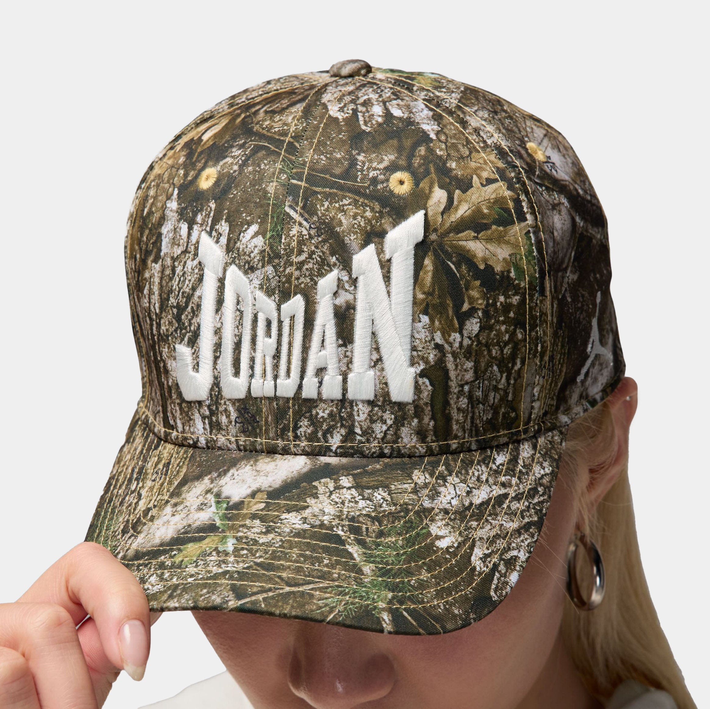 Air Jordan Brooklyn RealTree Rise Adjustable Cap Mens Hat (White/Sail)