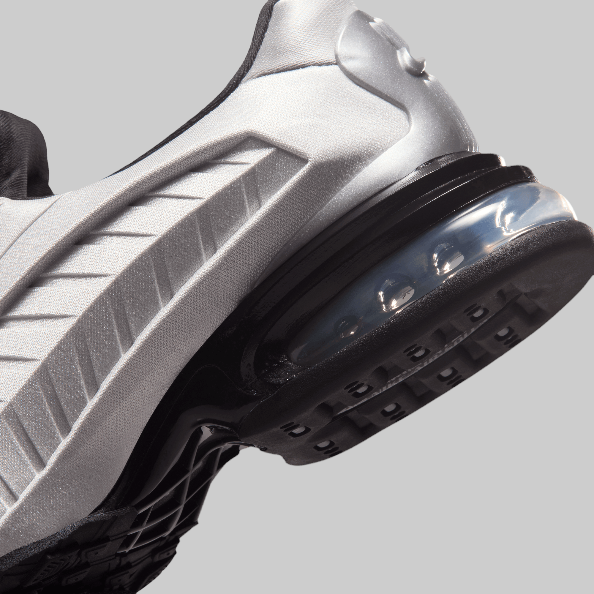 Nike W's Air Max Dolce - Metallic Silver