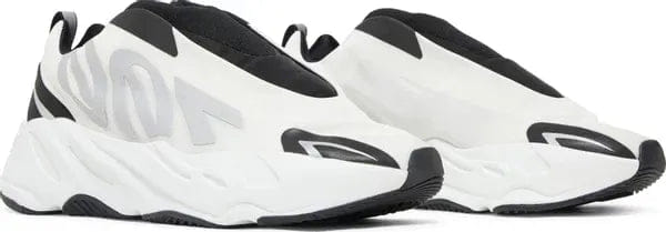 Yeezy Boost 700 MNVN Laceless Analog