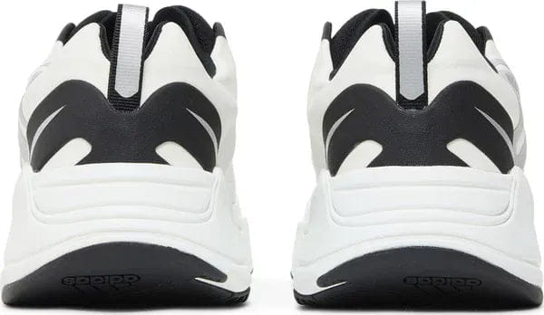 Yeezy Boost 700 MNVN Laceless Analog