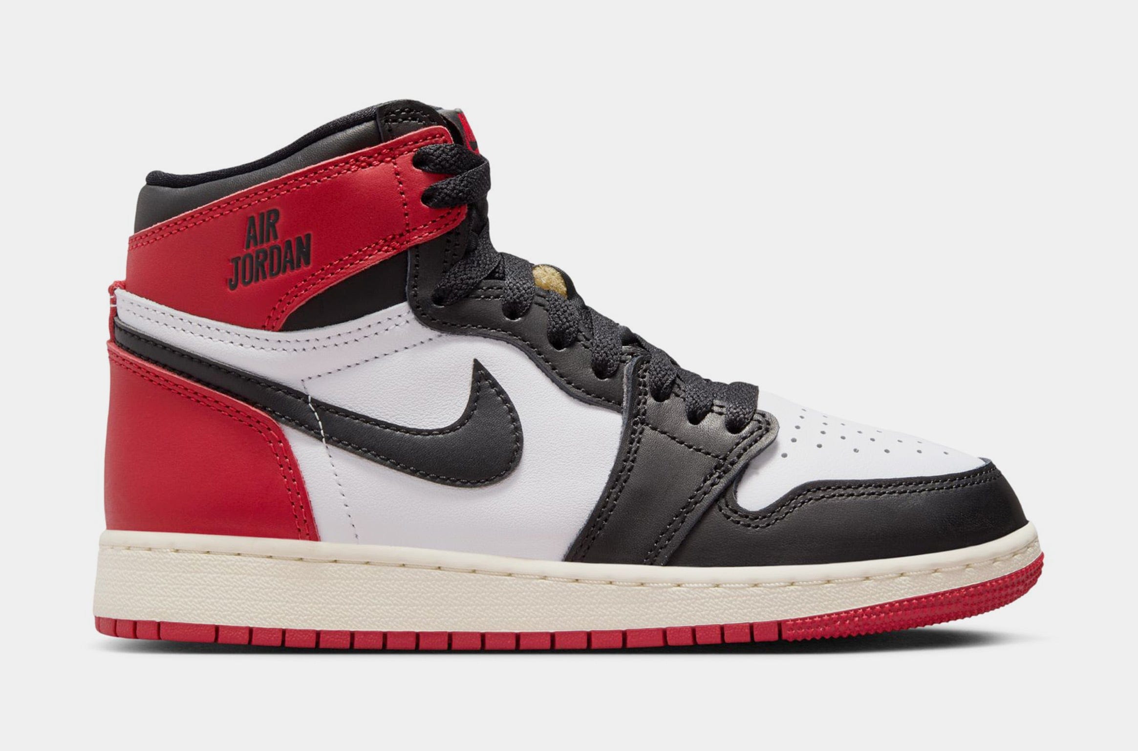 Air Jordan 1 Retro High OG Black Toe Grade School Lifestyle Shoes (White/Black/Varsity Red/Sail)
