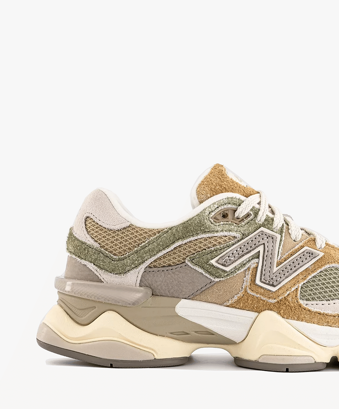 New Balance | 9060 { BEIGE/OLIVE