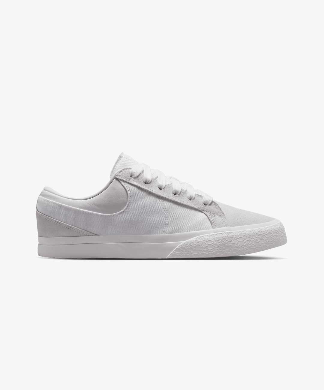 NIKE | BLAZY { WHITE/SUMMIT WHITE - SAIL