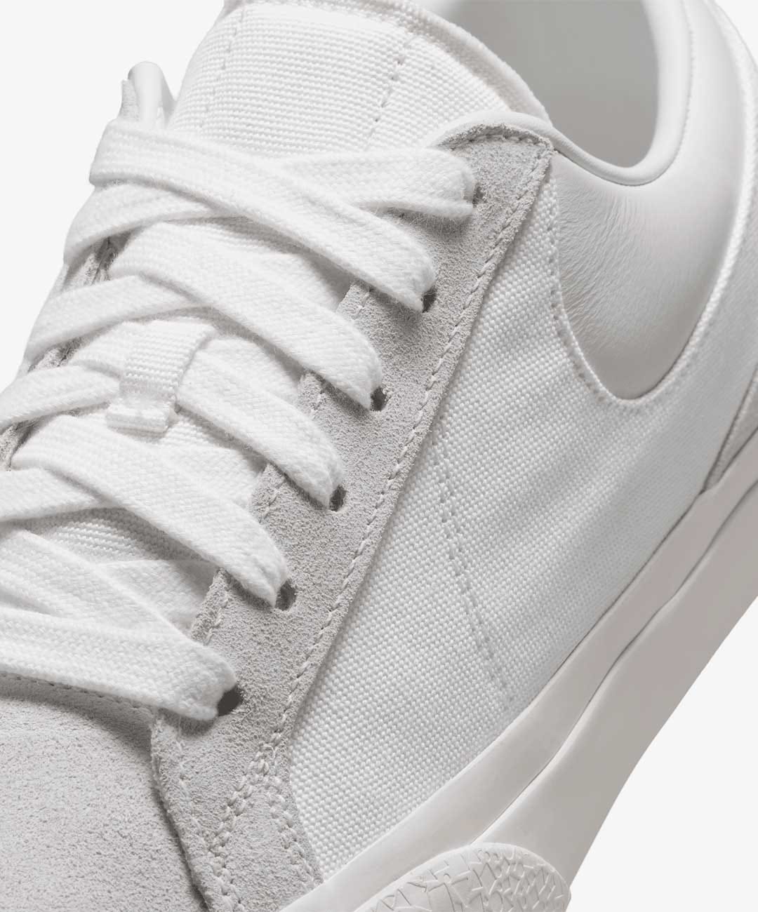 NIKE | BLAZY { WHITE/SUMMIT WHITE - SAIL