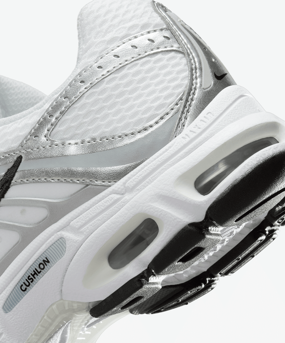 Nike | AIR MAX MOTO 2K { WHITE/METALLIC SILVER/BLACK/PHOTON DUST