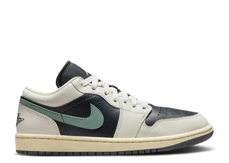 Nike JORDAN 1 LOW JADE SMOKE (W)