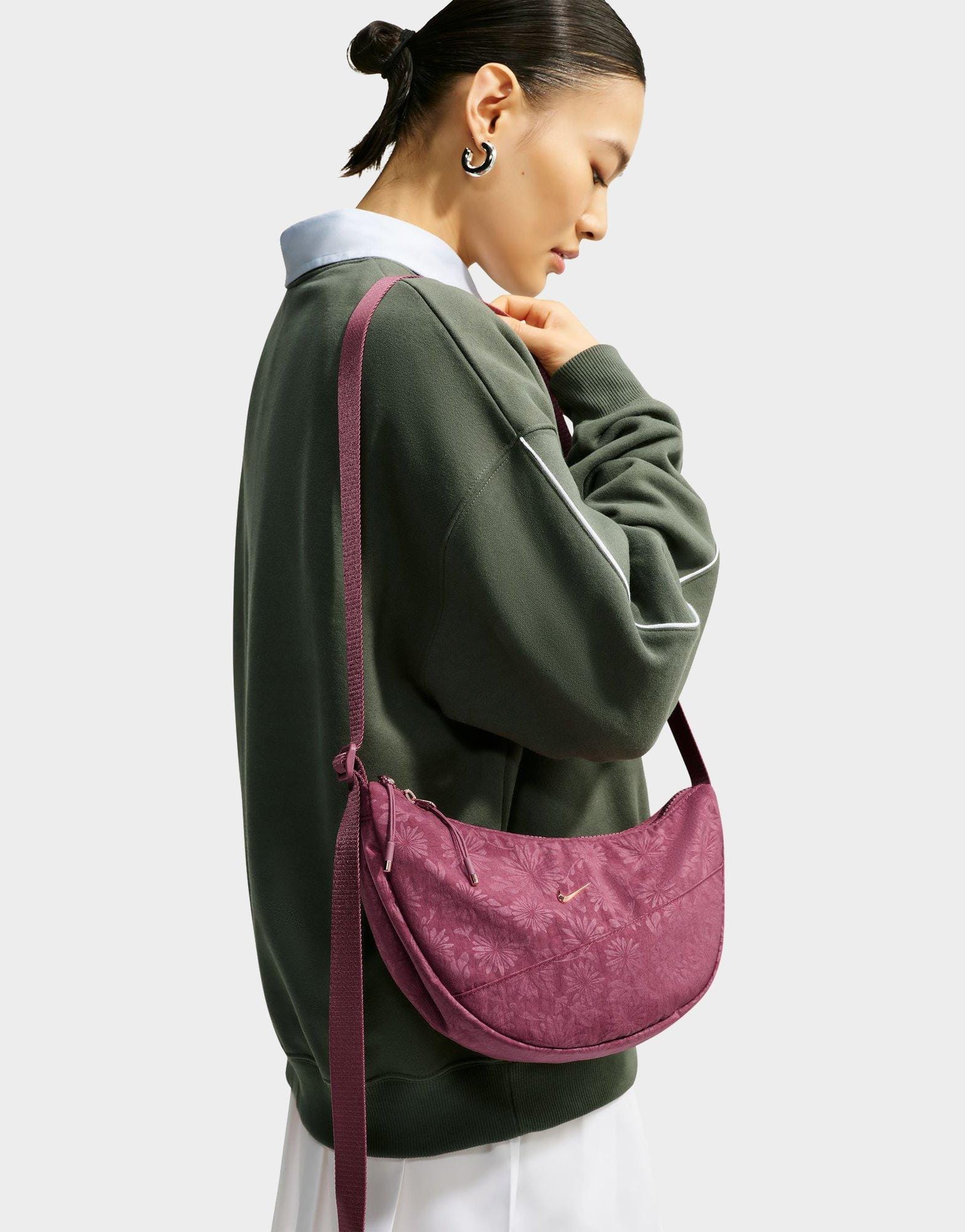 Nike Aura Floral Crescent Crossbody Bag (4 l)