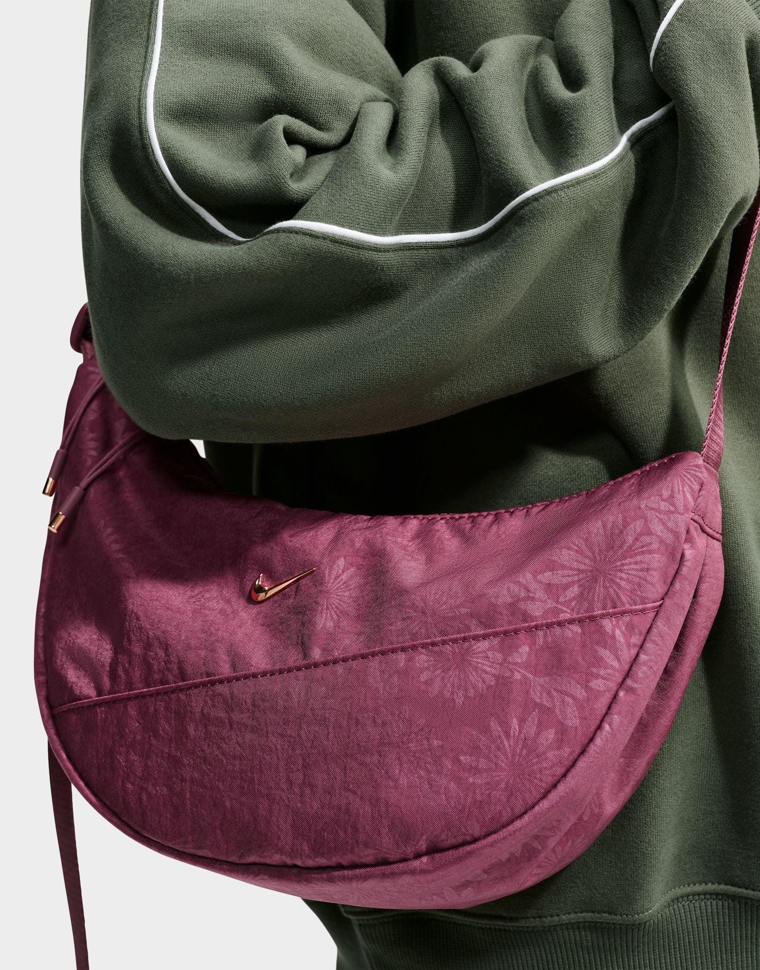 Nike Aura Floral Crescent Crossbody Bag (4 l)