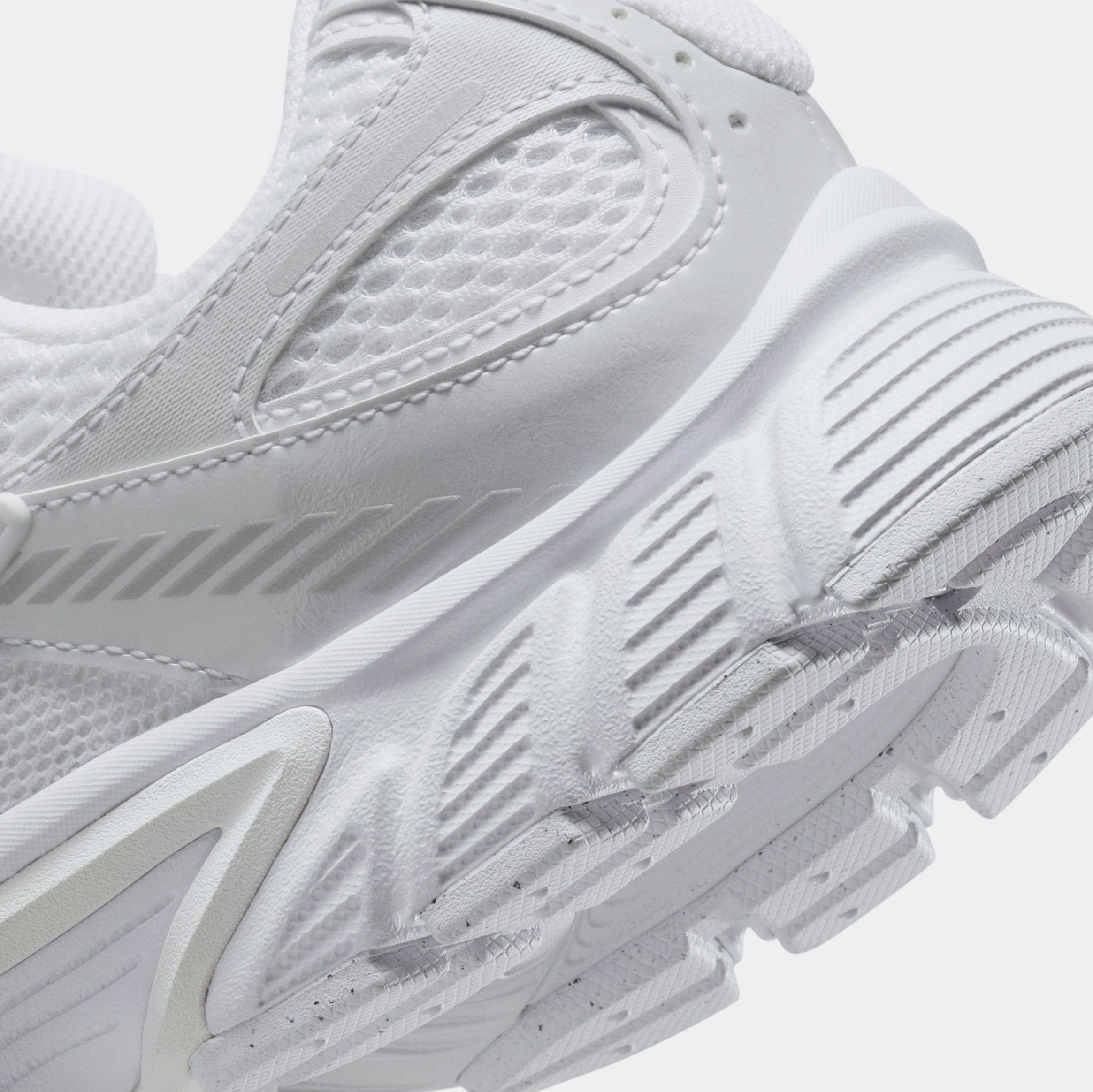 Nike V5 RNR Womens Running Shoes (White/Black/Metallic Silver/White)
