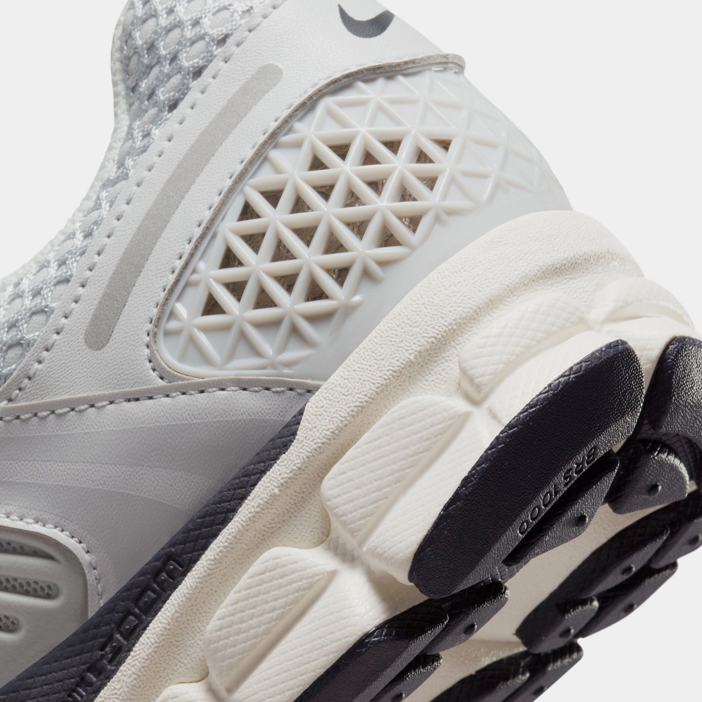 Nike Vomero 5 Womens Running Shoes (Photon Dust/Chrome/Gridiron/Sail)