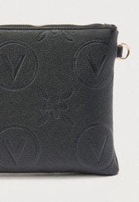 Valentino Samba Re Cross Body Bag Nero