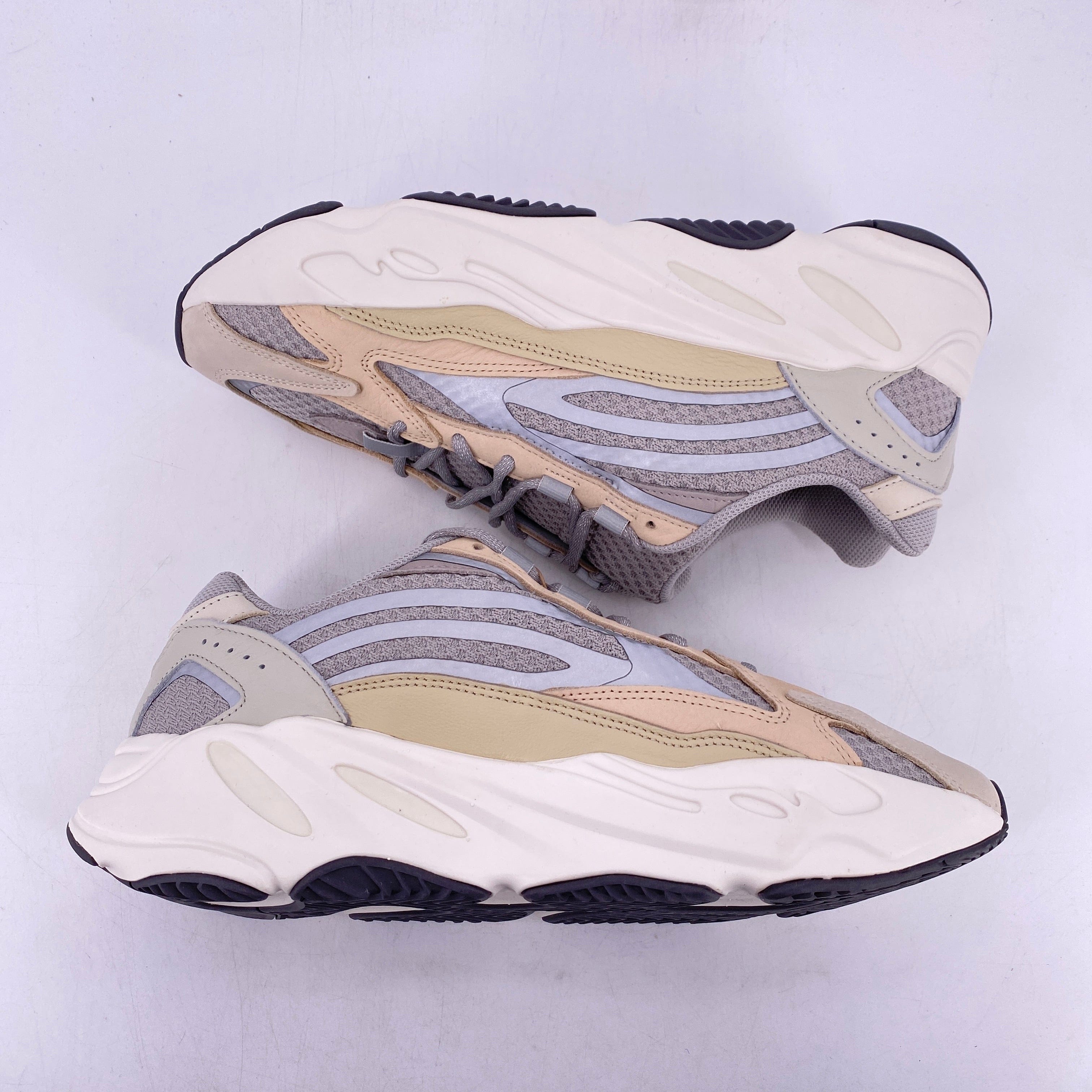 Yeezy 700 v2 Cream 2021 New Size 12