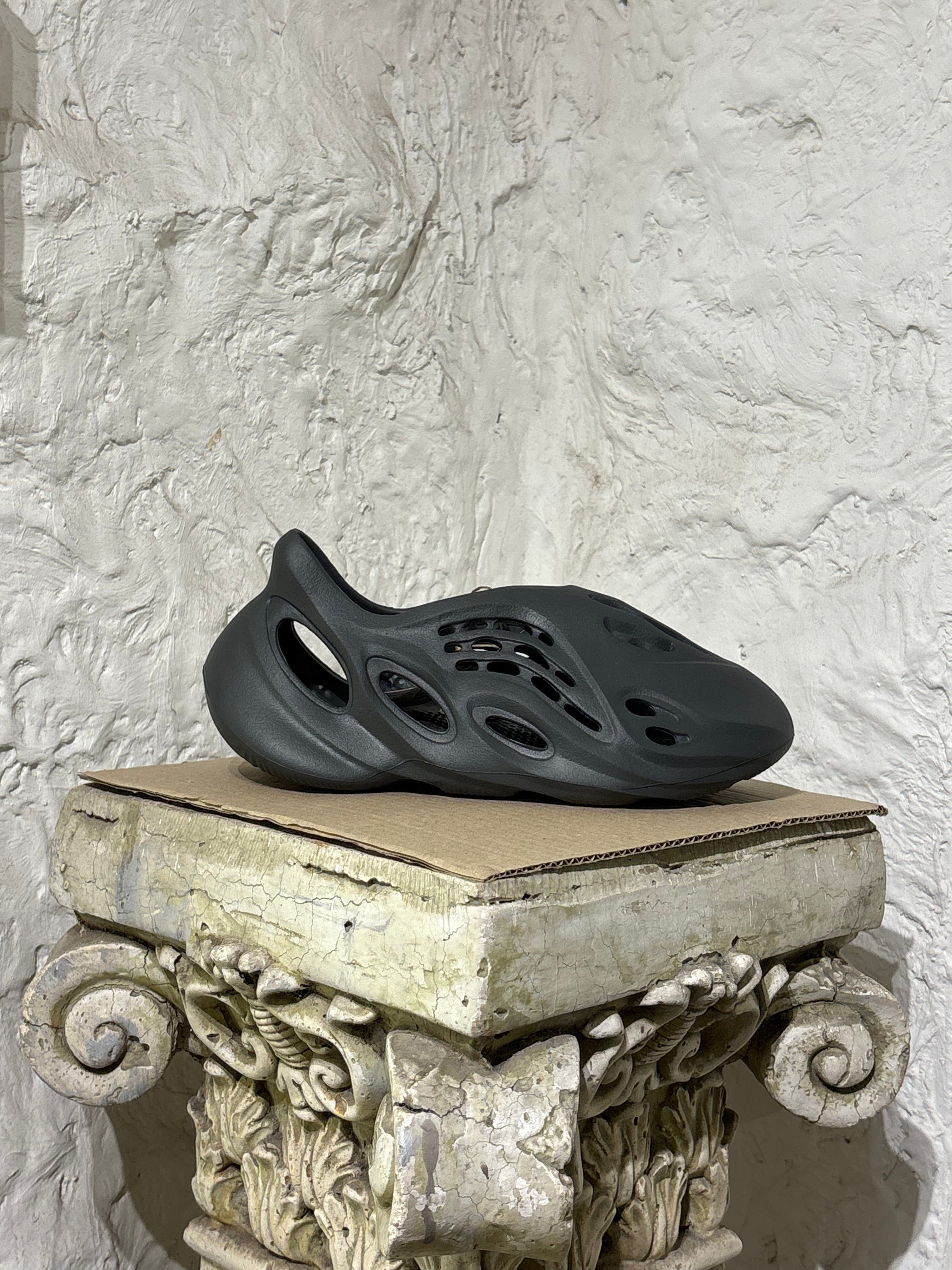 Yeezy Adidas Yeezy Foam Runner Carbon (The Vault)