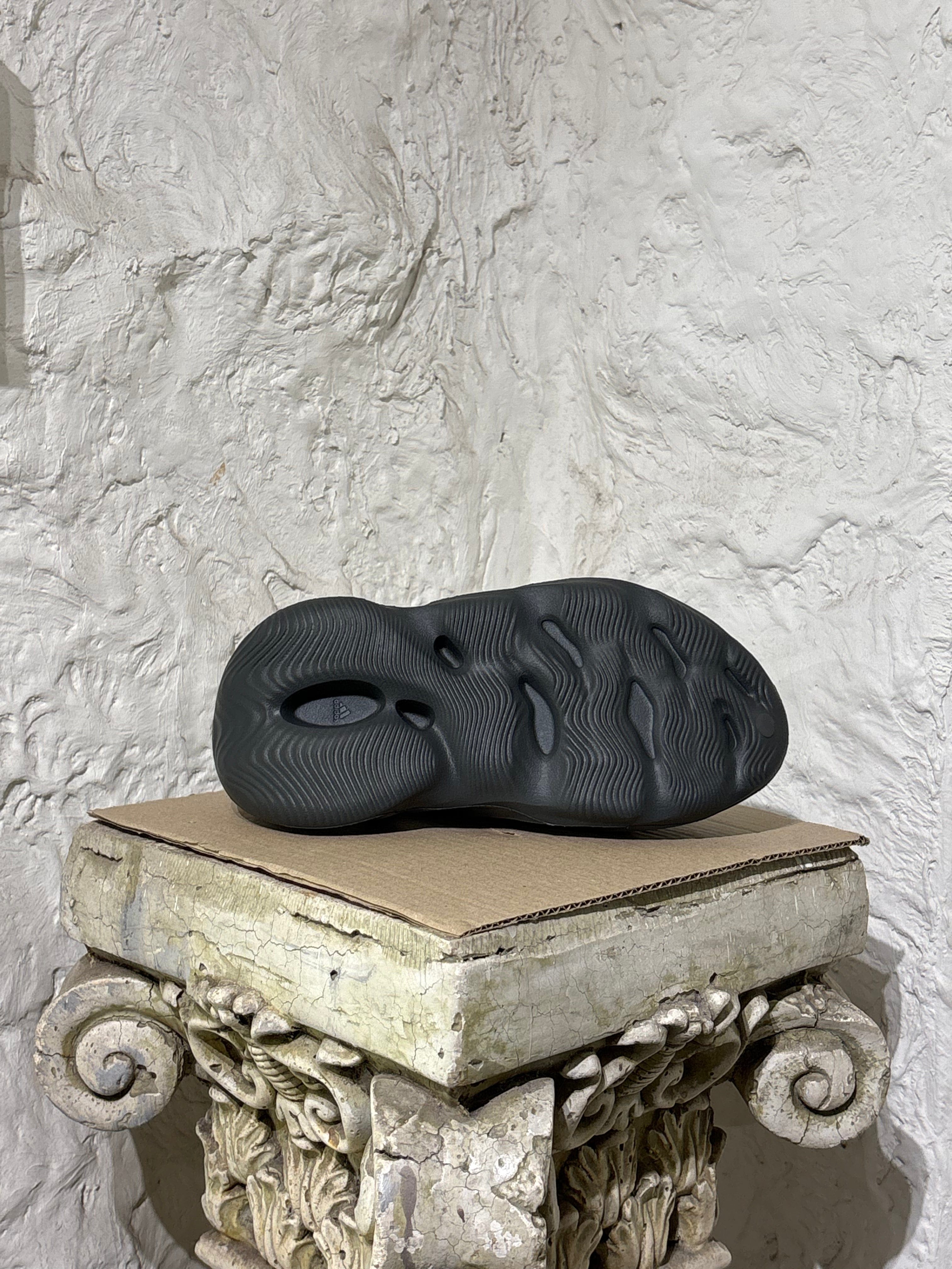 Yeezy Adidas Yeezy Foam Runner Carbon (The Vault)