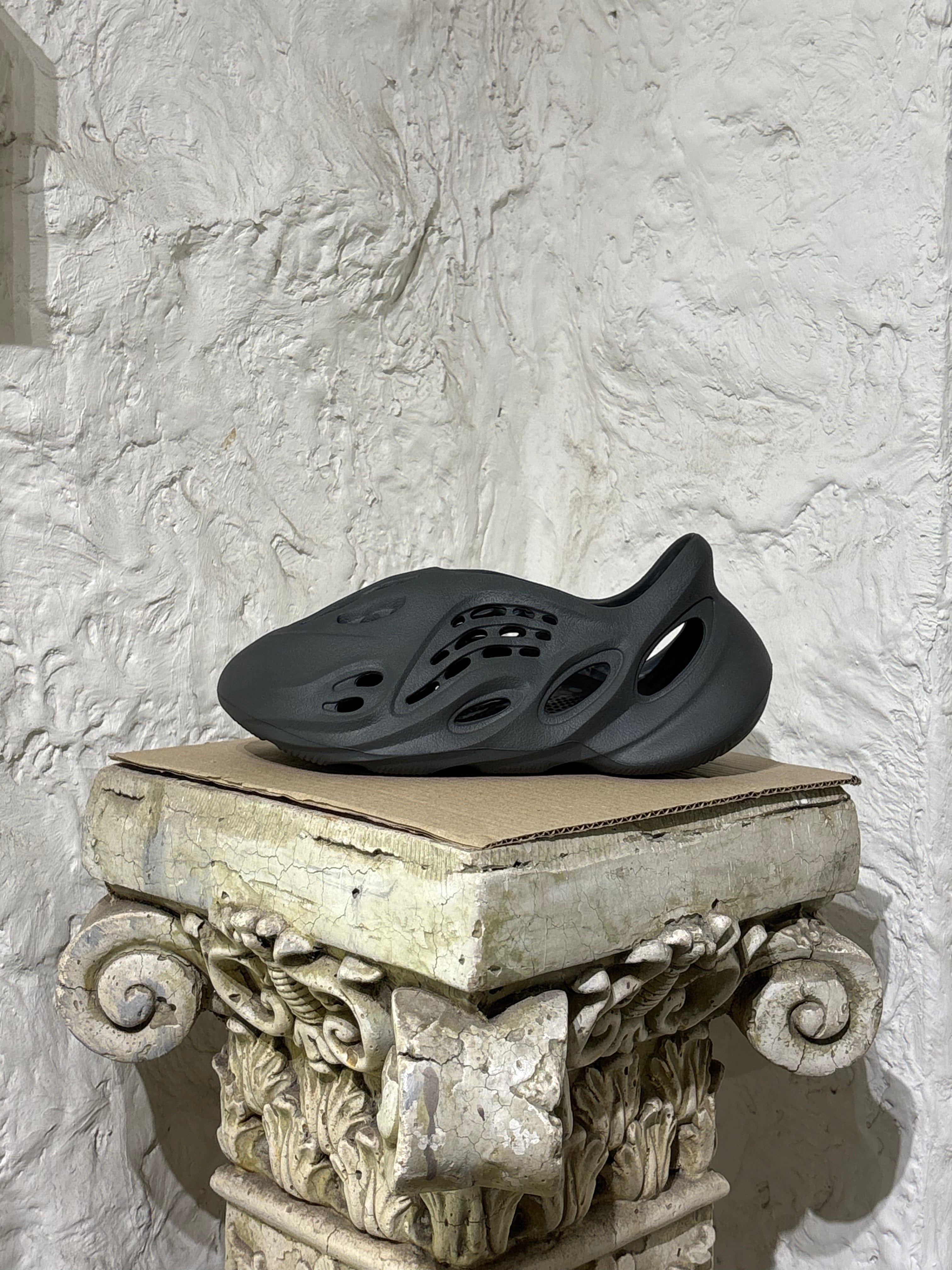 Yeezy Adidas Yeezy Foam Runner Carbon (The Vault)