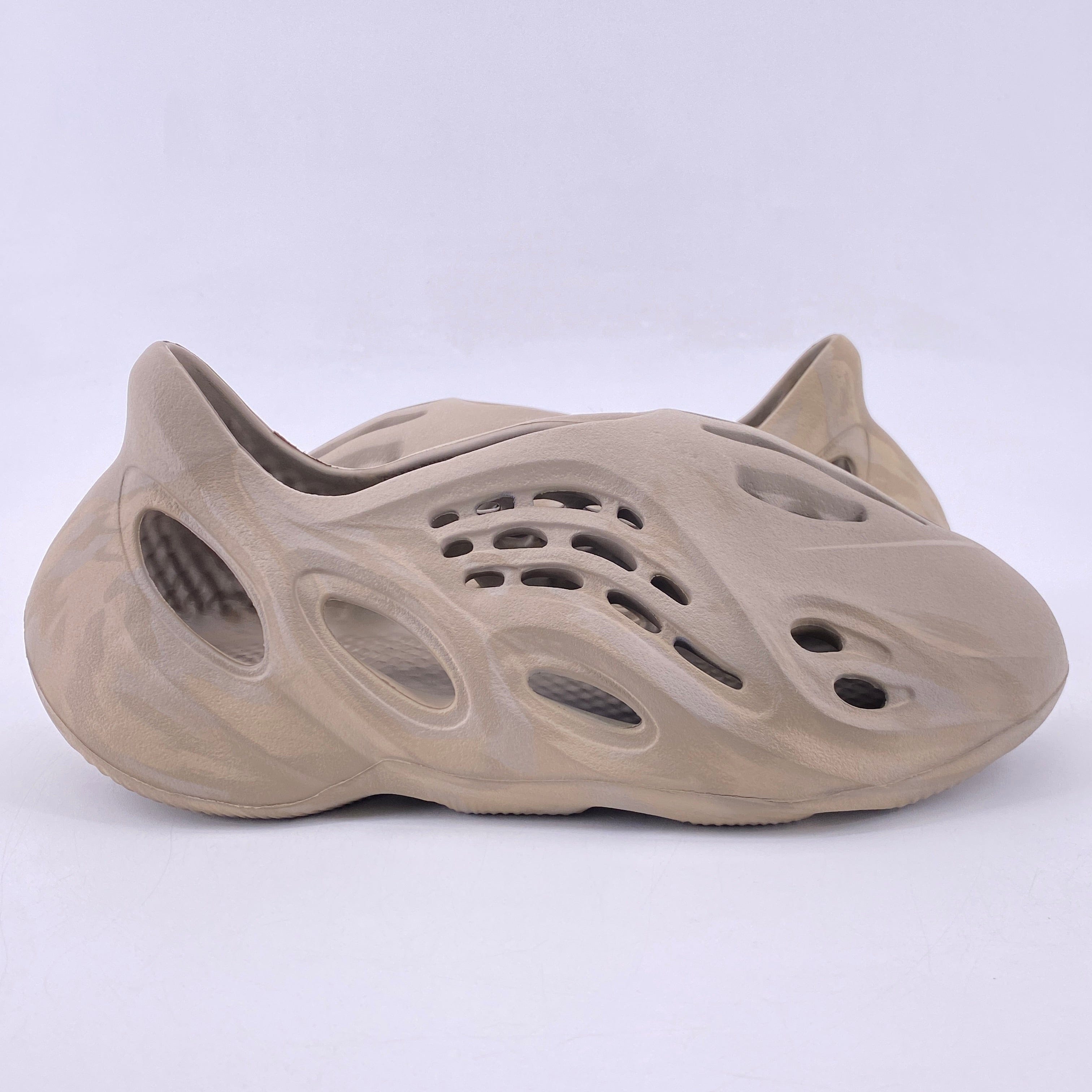 Yeezy Foam RNNR Stone Sage 2022 New Size 9