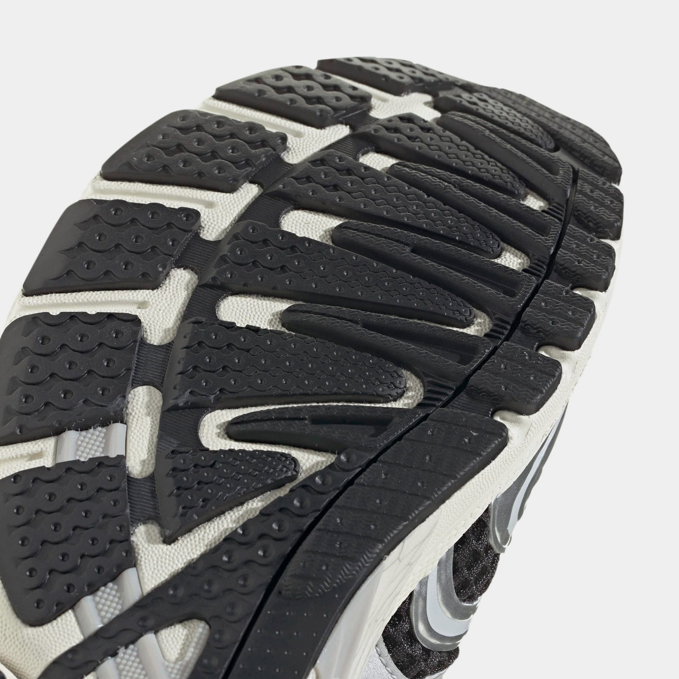 adidas Adistar Control 5 Mens Running Shoes (Core Black/Silver Metallic/Grey One)