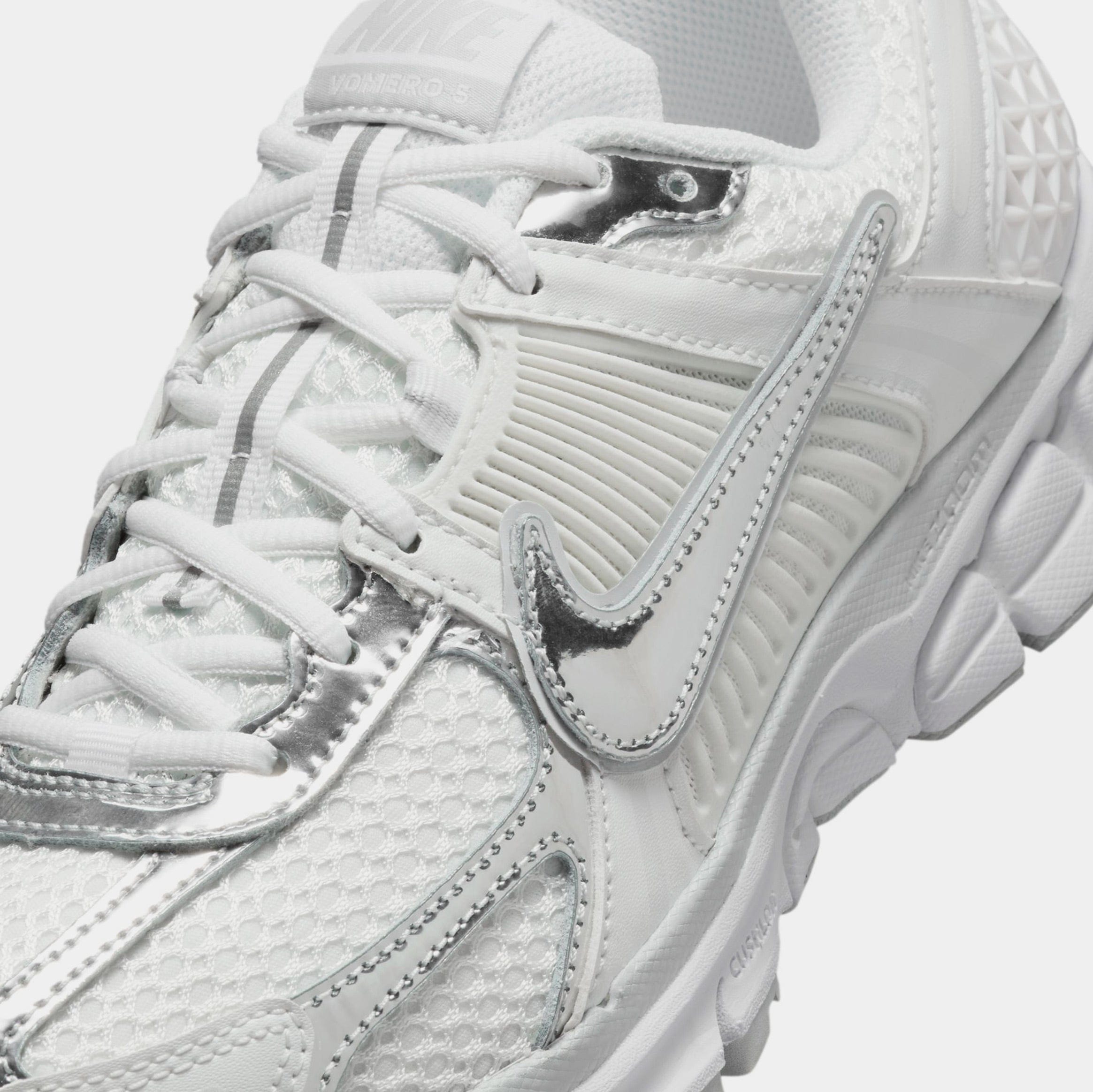 Nike Zoom Vomero 5 Chrome Toe Womens Running Shoes (White/Metallic Silver/Summit White)