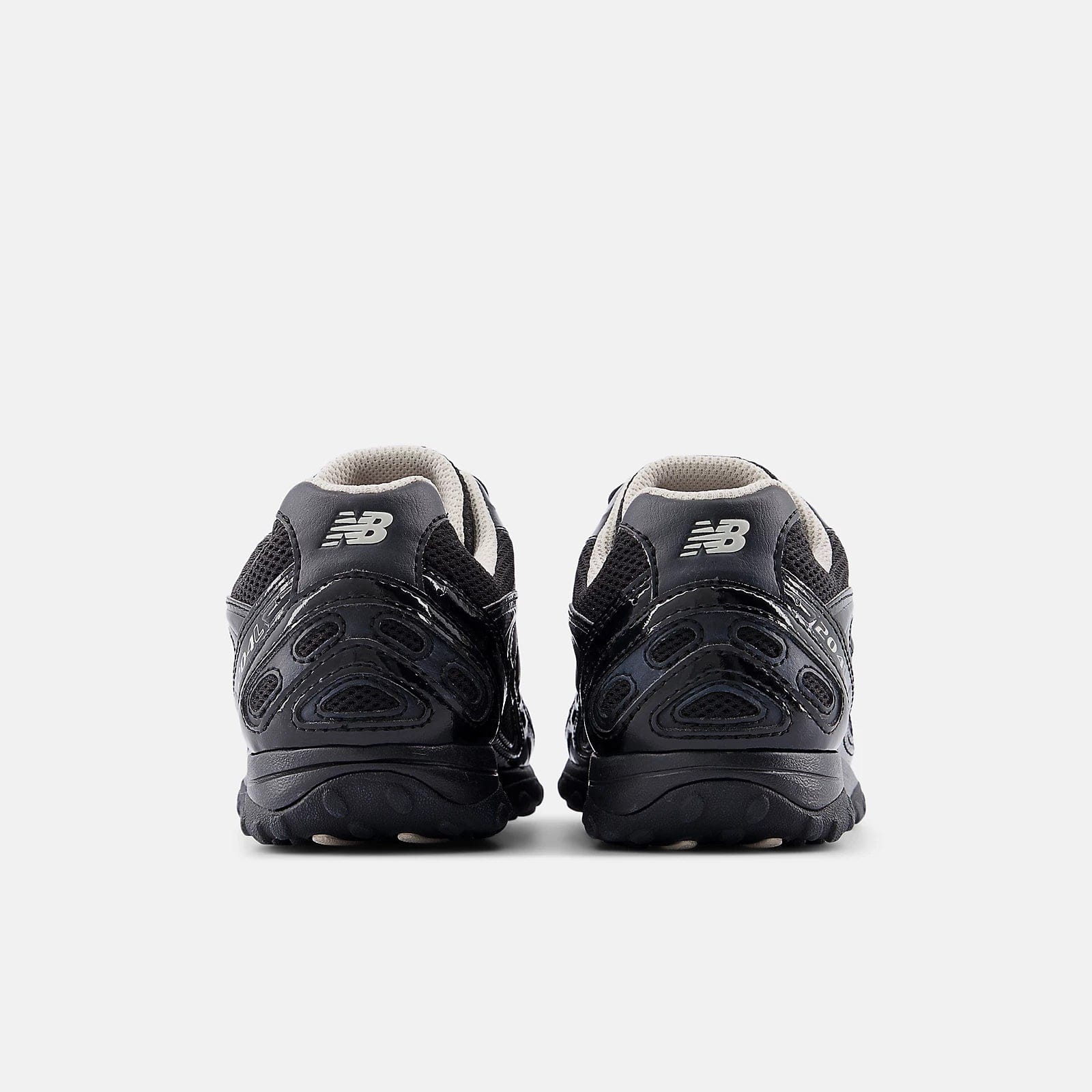 New Balance 204 l BLACK PATENT