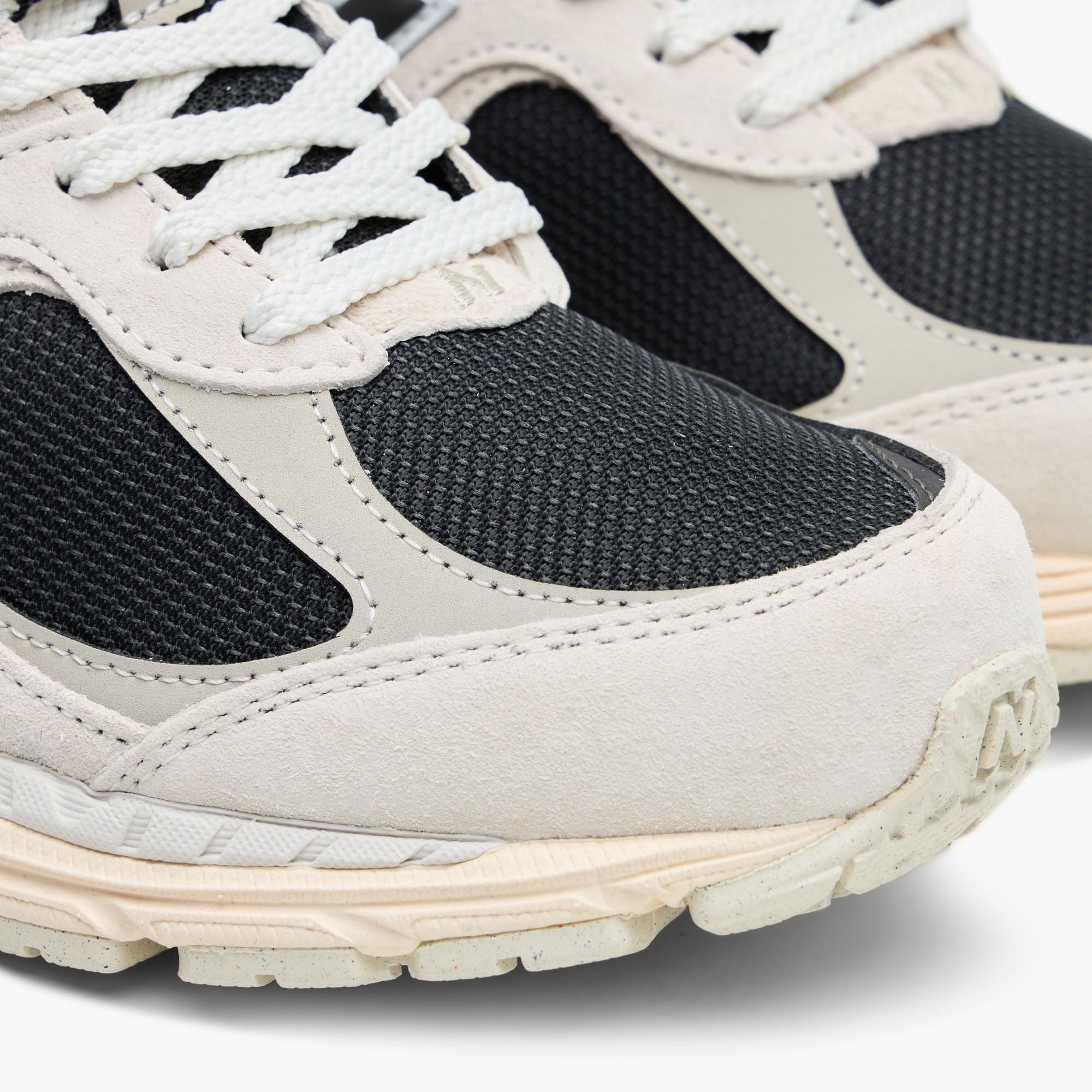 New Balance 2002R Arid Stone / Black Coffee