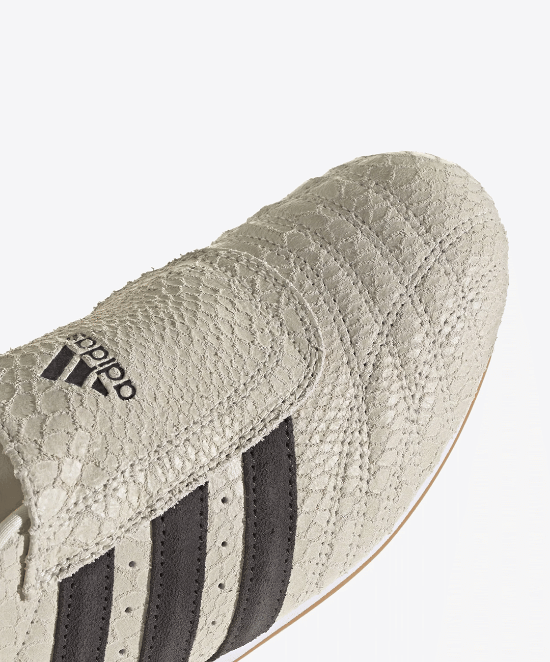 Adidas | TAEKWONDO { CREAM WHITE/UTILITY BLACK/GUM