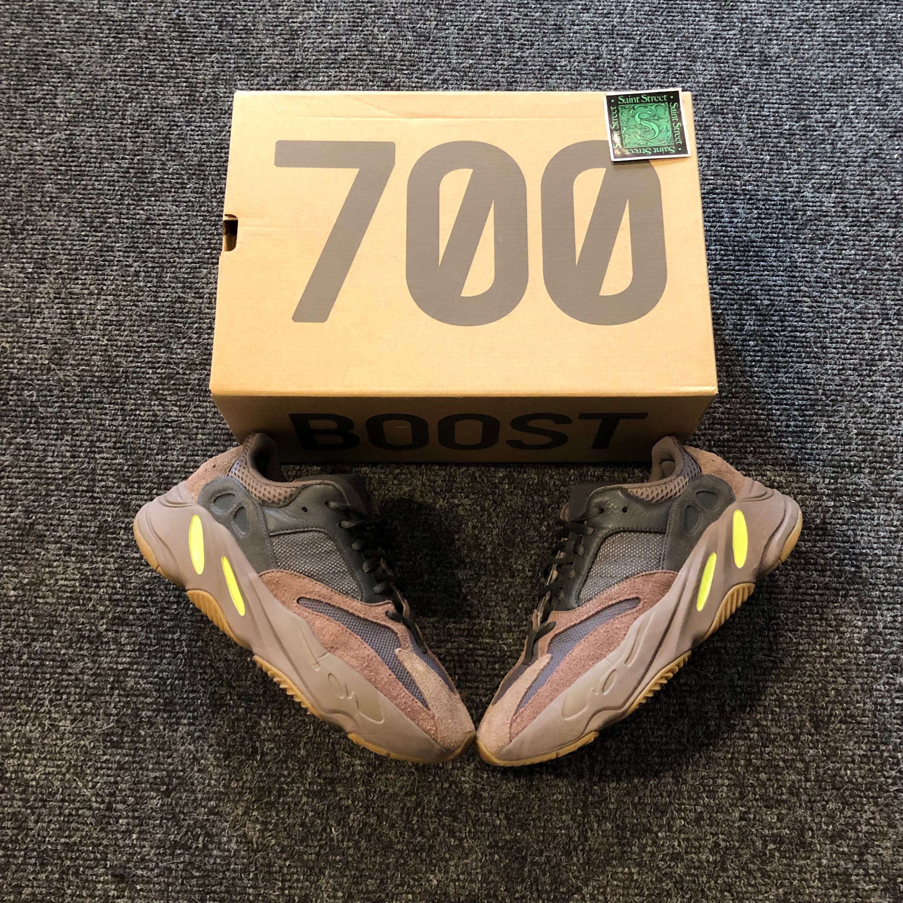 Yeezy Adidas x Yeezy 700 Mauve