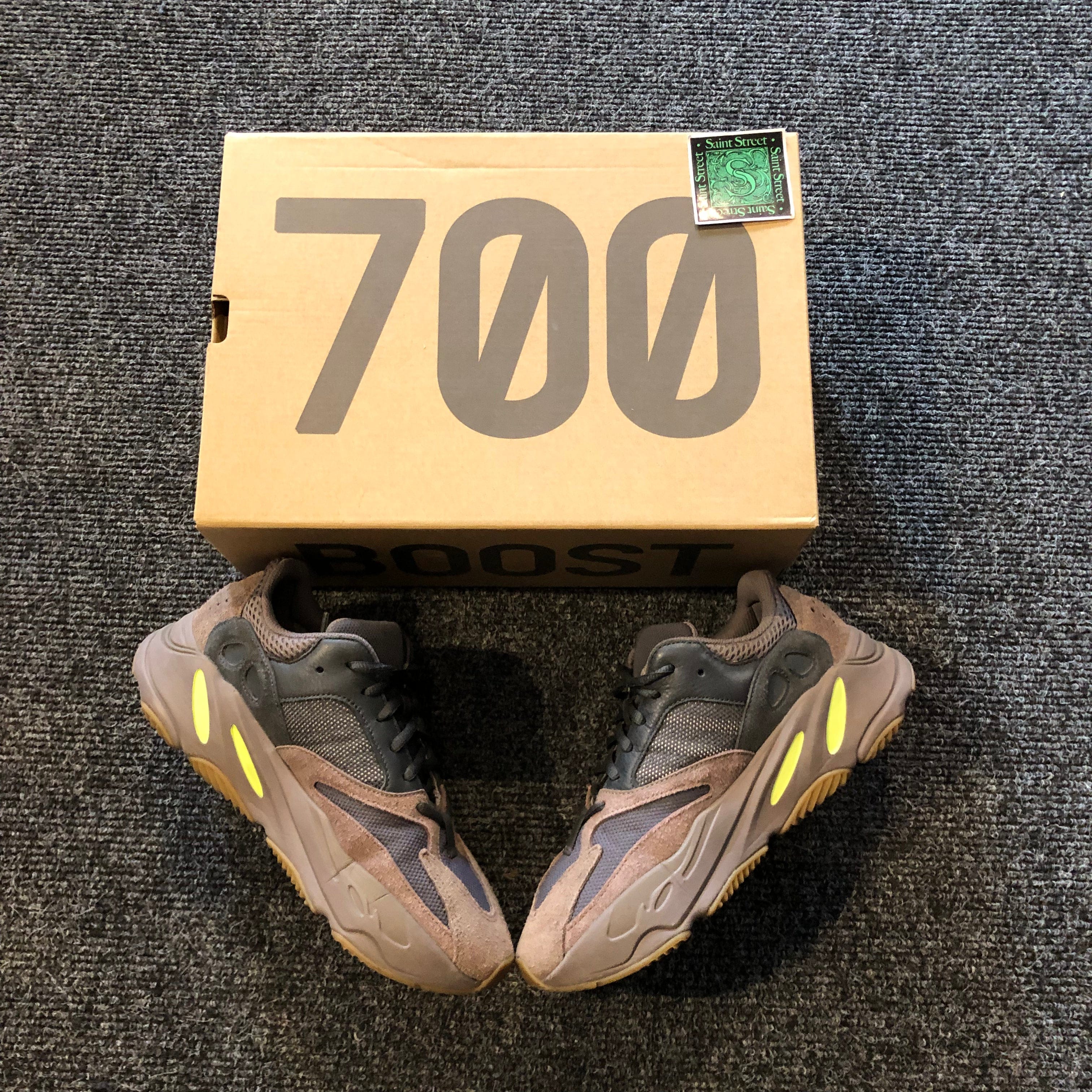 Yeezy Adidas x Yeezy 700 Mauve