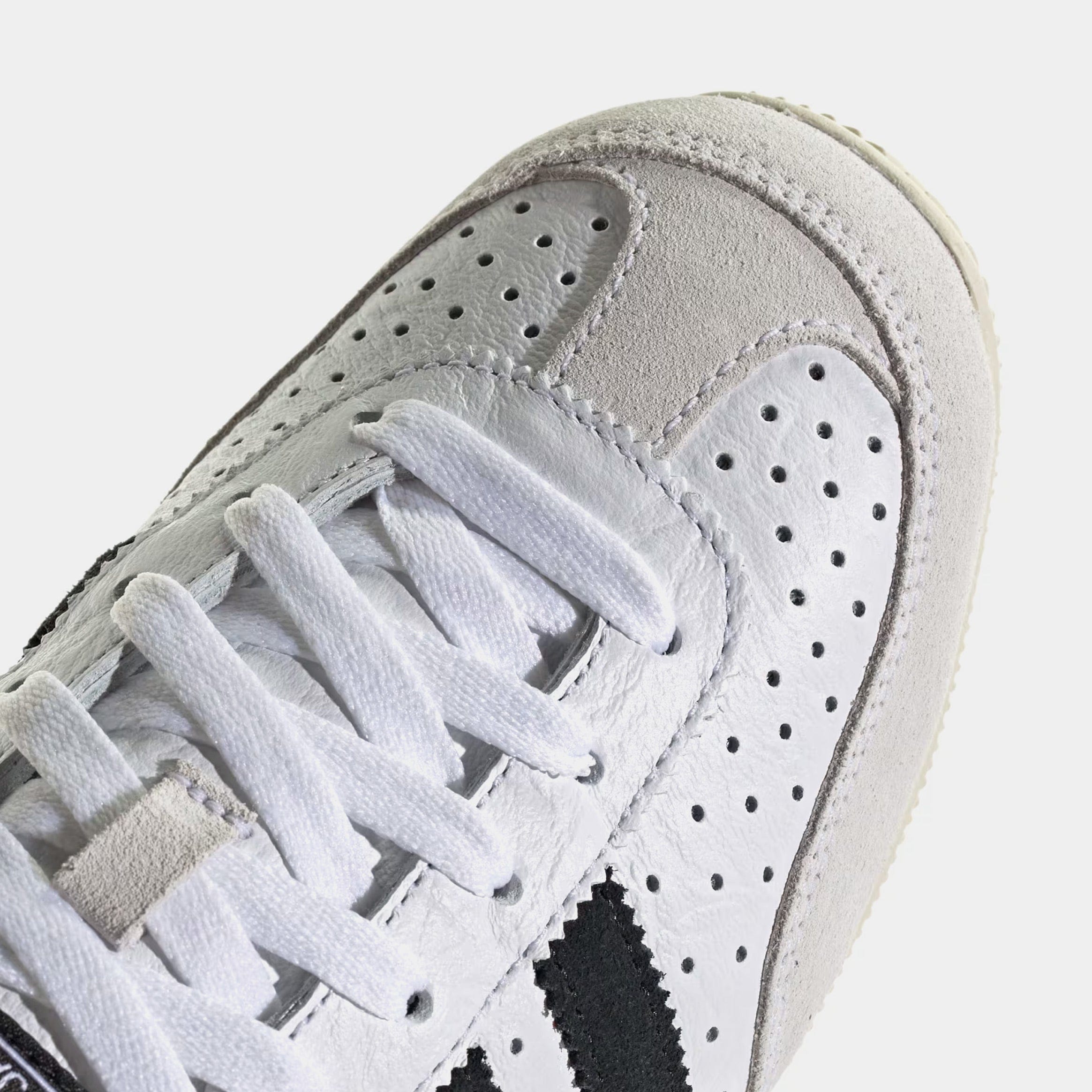 adidas Japan Womens Lifestyle Shoes (Cloud White/Core Black/Gold Metallic)