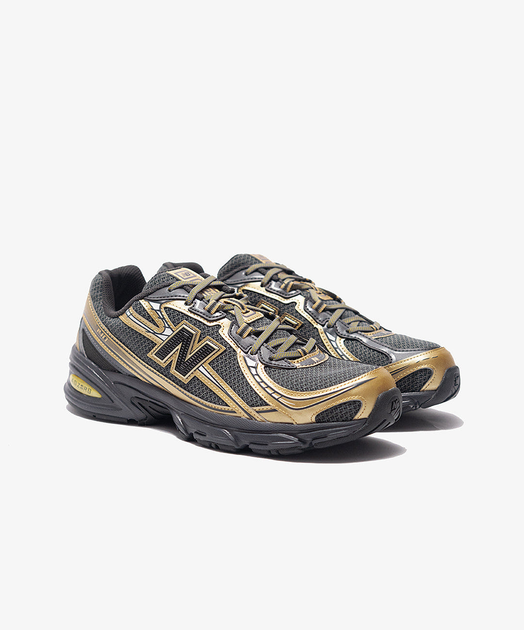 New Balance | 740 { GOLD/BLACK