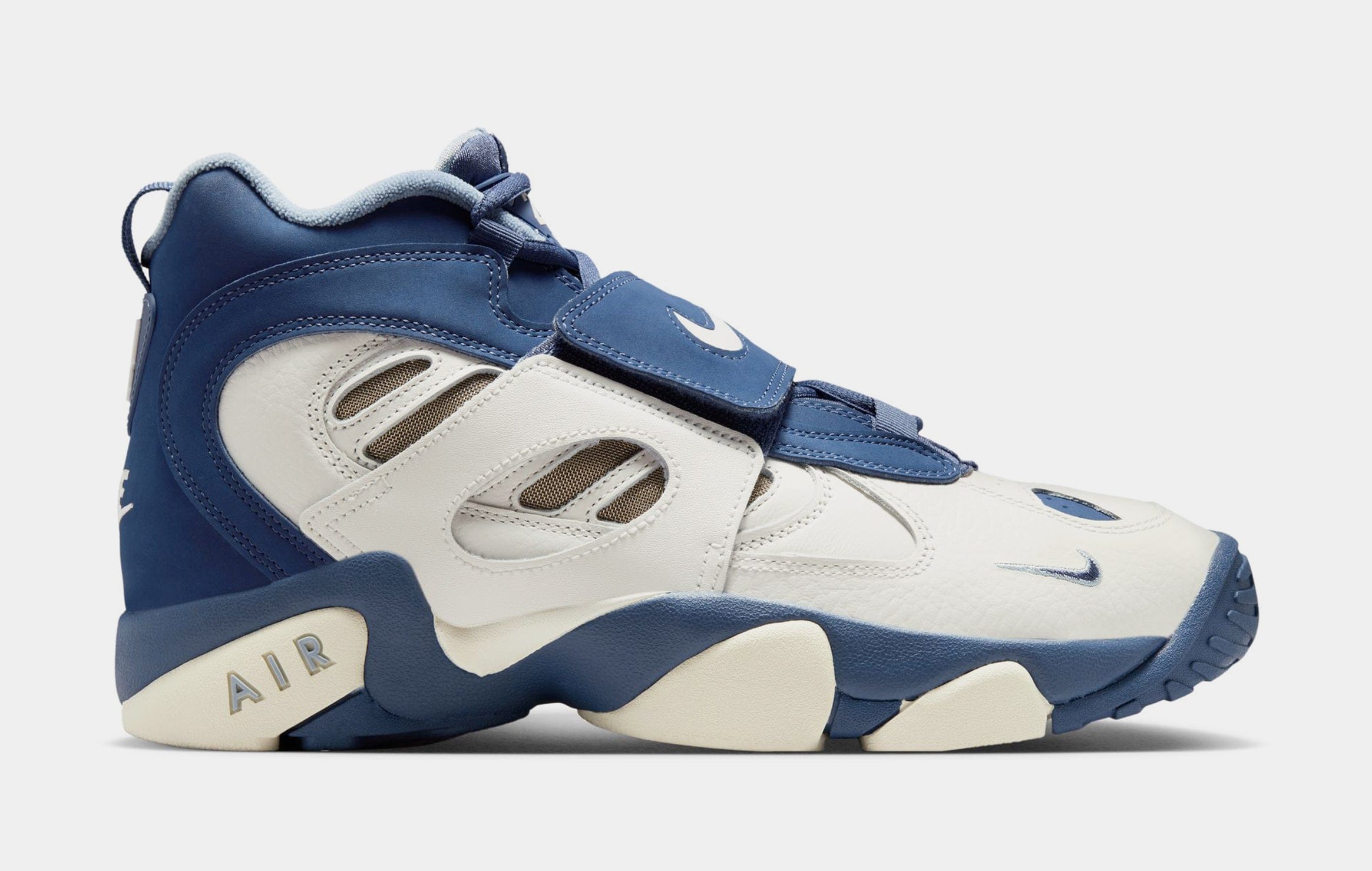 Nike Air Diamond Turf II Sail And Blue Grey Mens Basketball Shoes (Sail/Mystic Navy/Blue Grey/Metallic Gold) Free Shipping