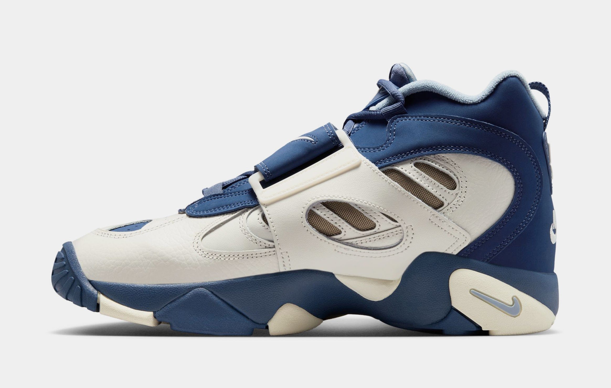 Nike Air Diamond Turf II Sail And Blue Grey Mens Basketball Shoes (Sail/Mystic Navy/Blue Grey/Metallic Gold) Free Shipping