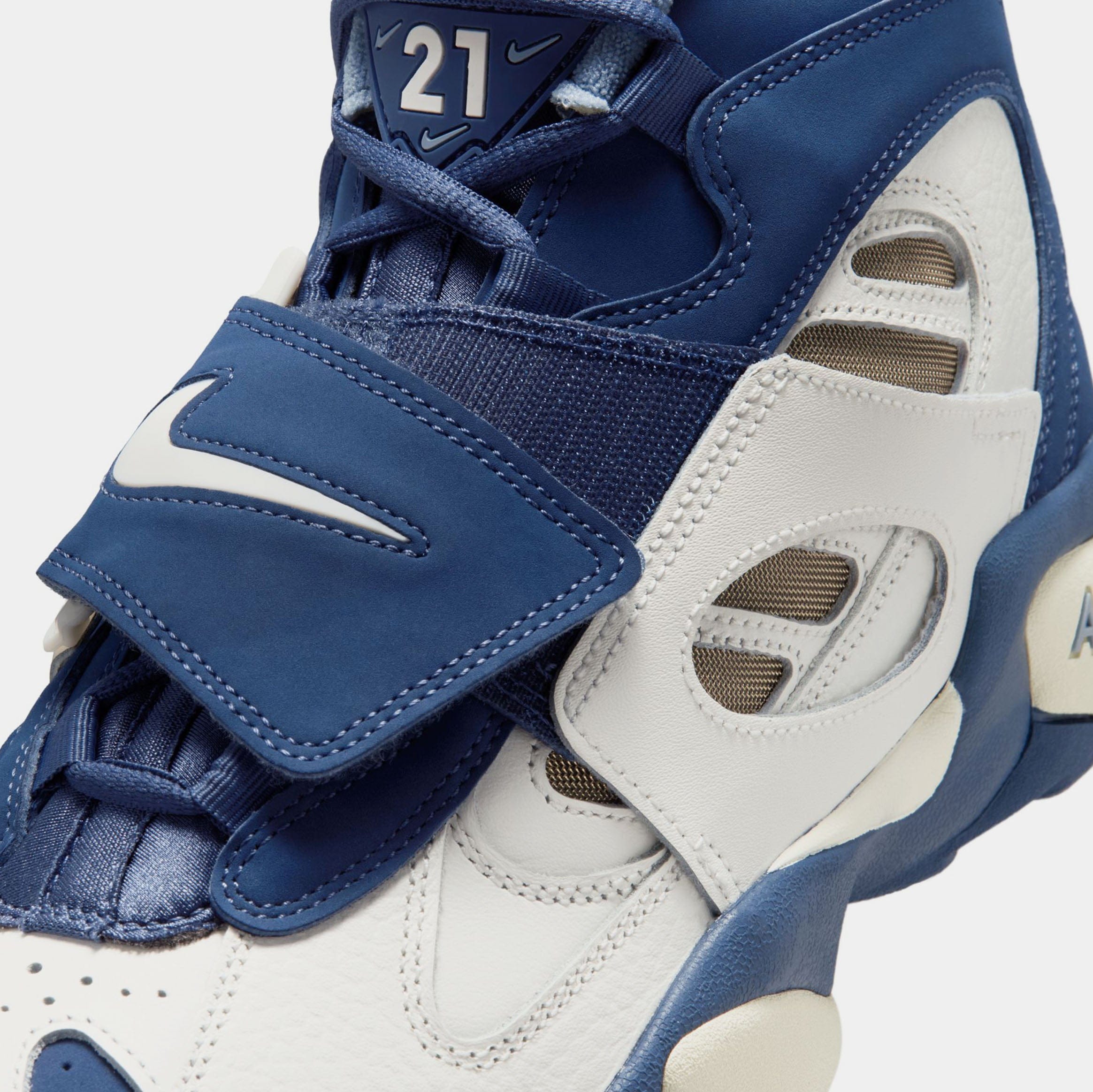 Nike Air Diamond Turf II Sail And Blue Grey Mens Basketball Shoes (Sail/Mystic Navy/Blue Grey/Metallic Gold) Free Shipping