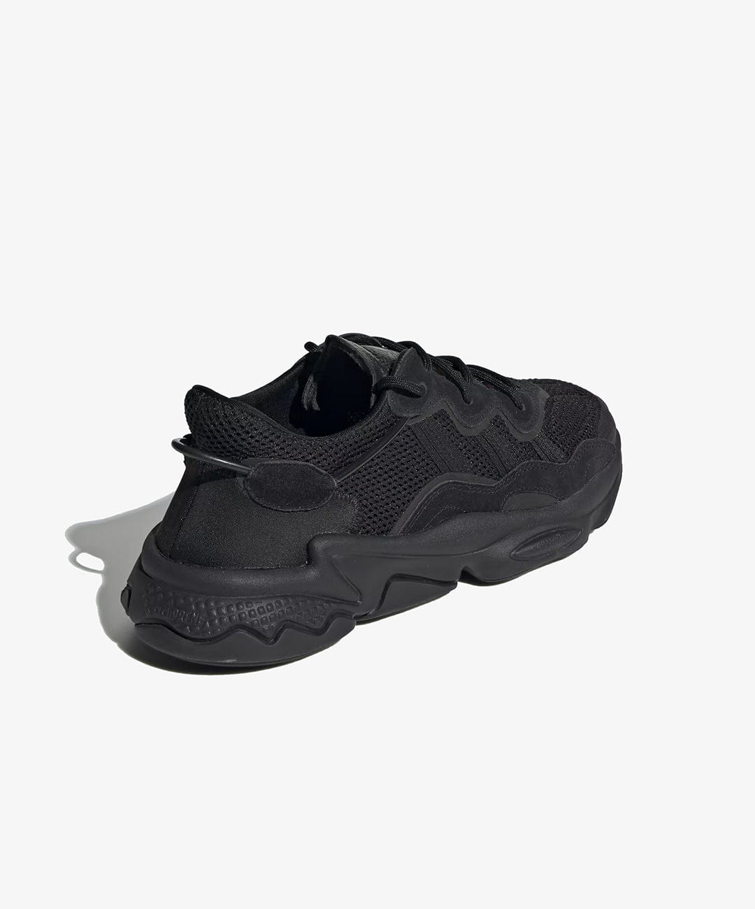 ADIDAS ORIGINALS | OZWEEGO { CORE BLACK