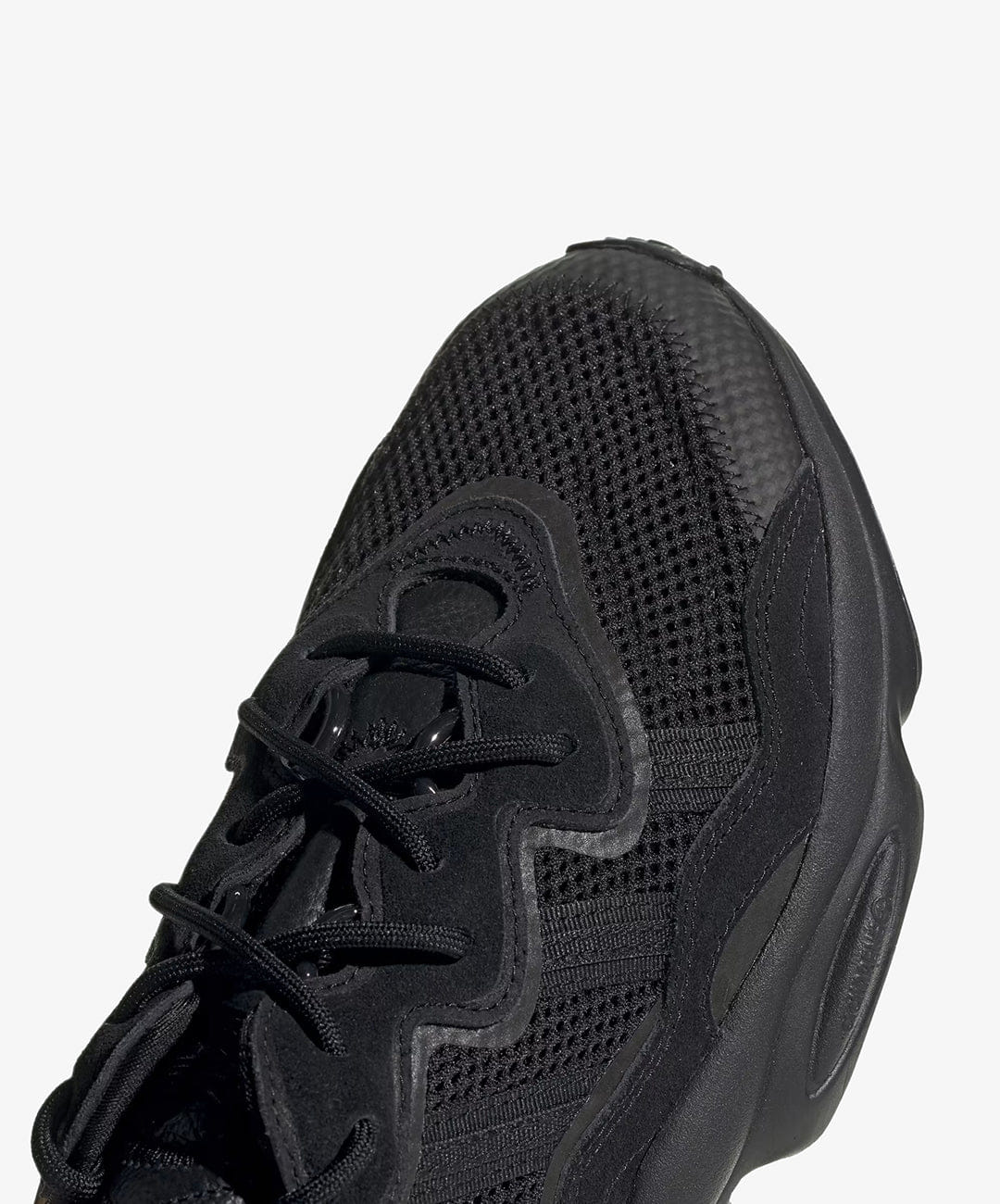 ADIDAS ORIGINALS | OZWEEGO { CORE BLACK