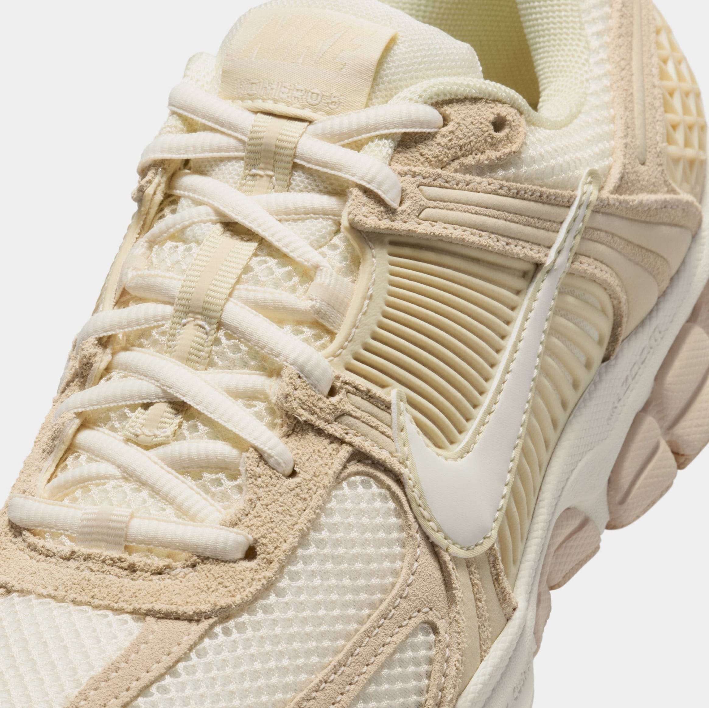 Nike Vomero 5 Womens Running Shoes (Beige/Beach/Light Sail)