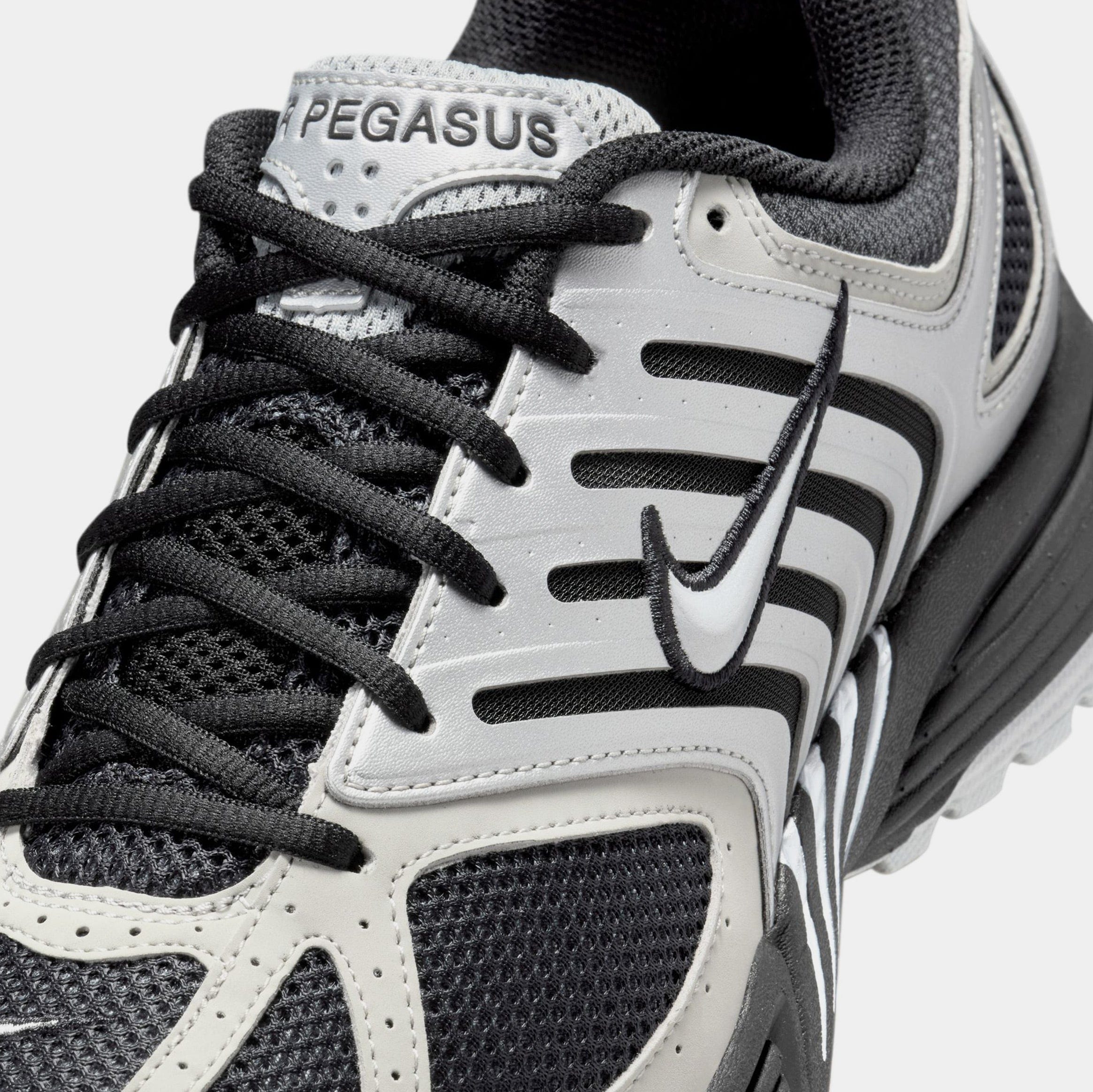 Nike Air Pegasus 2K5 Metallic Silver Mens Running Shoes (Metallic Silver/Metallic Platinum/Flat Silver/Black)