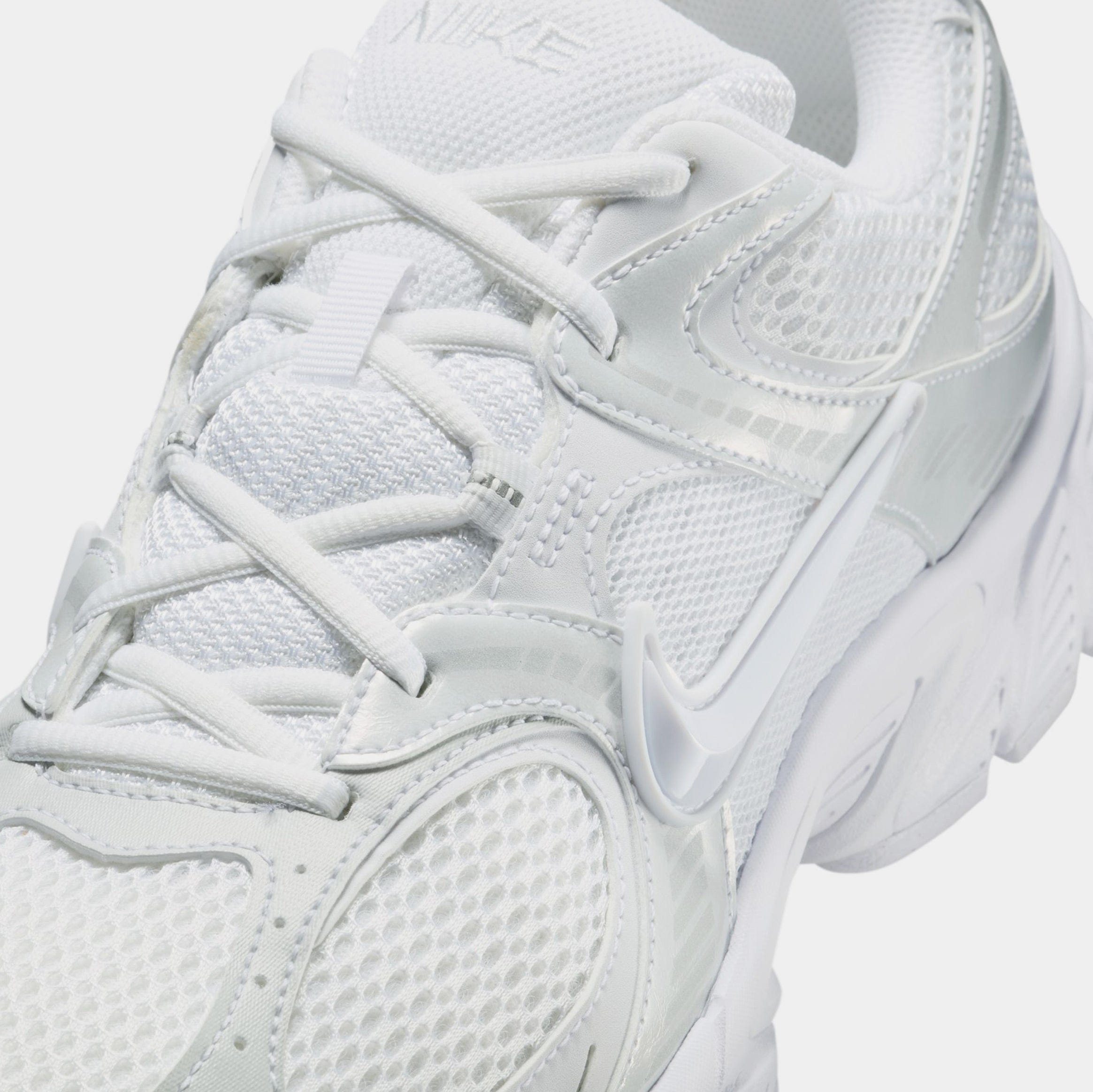 Nike V5 RNR Mens Running Shoes (White/Metallic Silver)